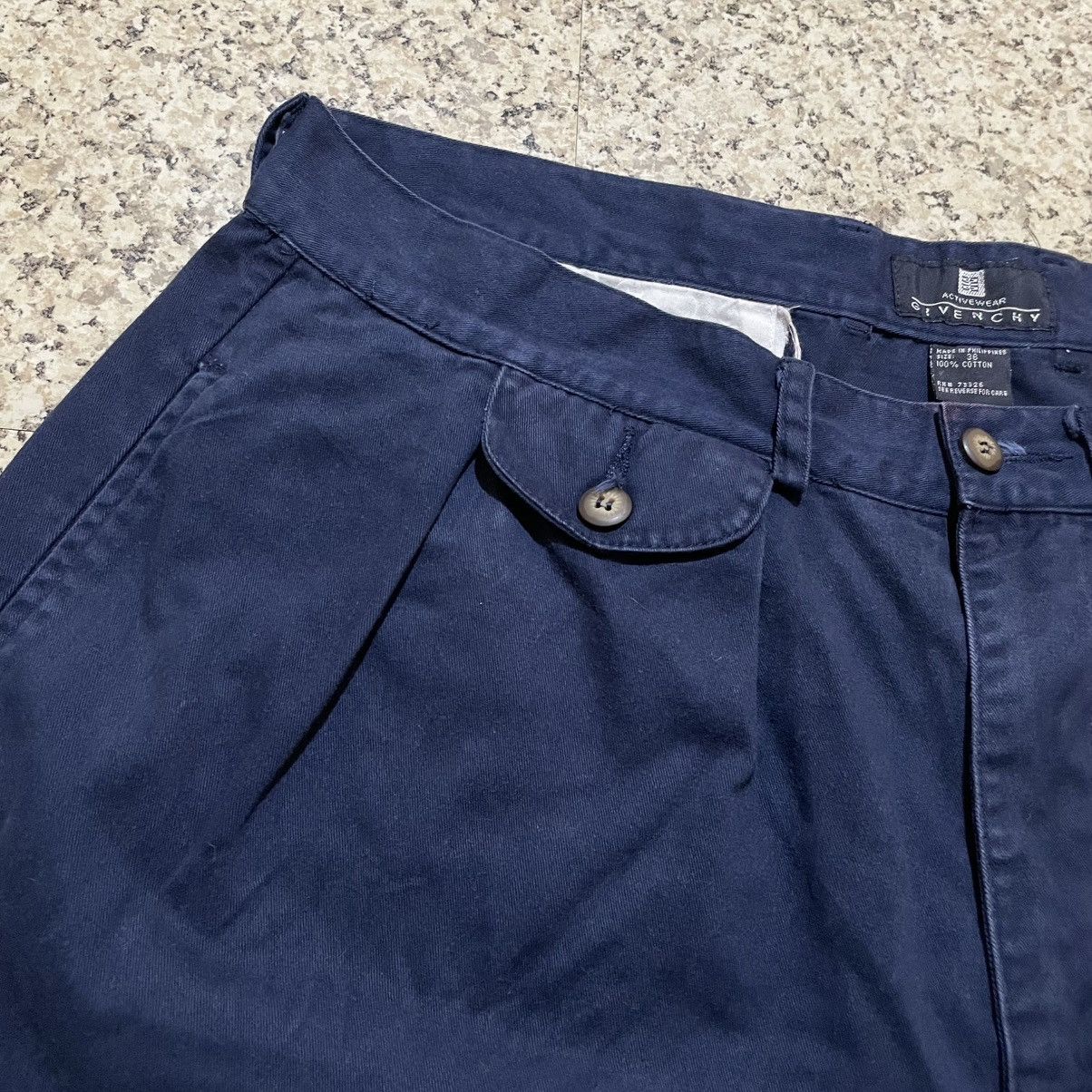 Givenchy Vintage Givenchy Activewear Pleated Chino Shorts Navy Blue Size US 36 / EU 52 - 6 Thumbnail
