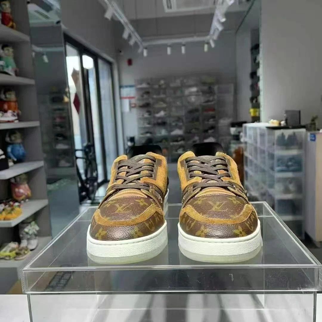 Louis Vuitton LV Monogram Trainer 42 Original Box Mint Size US 9 / EU 42 - 1 Thumbnail