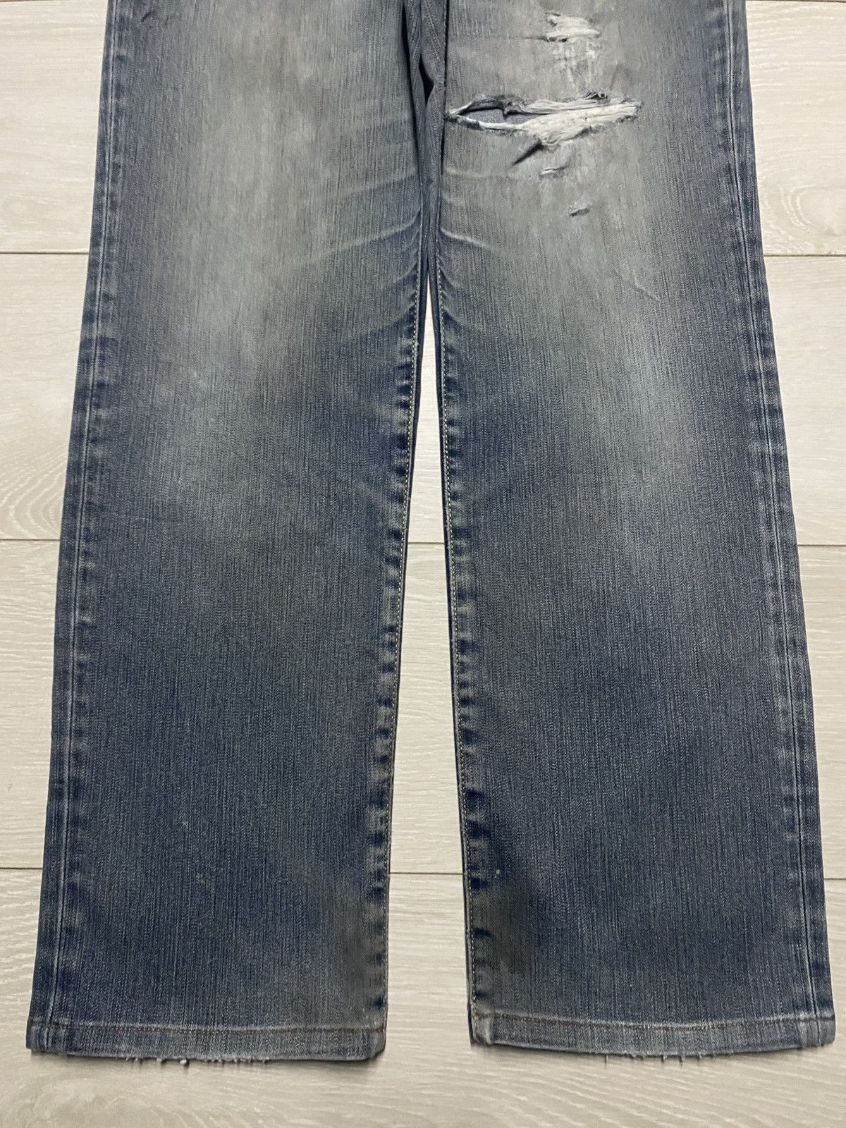Japanese Brand Vintage Japanese Brand Blue Faded Wash Distressed Loose Jean Size US 32 / EU 48 - 5 Thumbnail