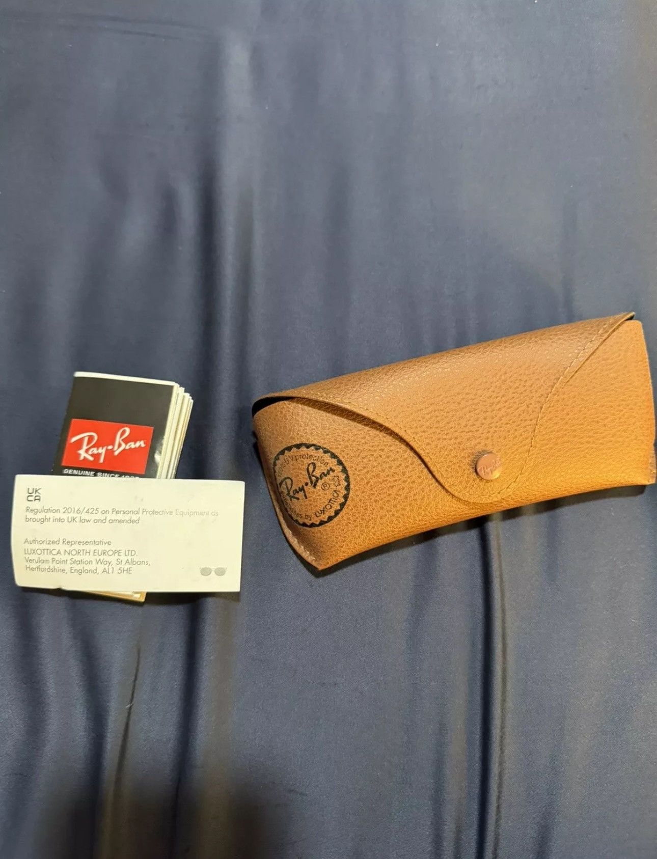 New Ray-Ban RB4184 601/71 Polished Black / gray Lens