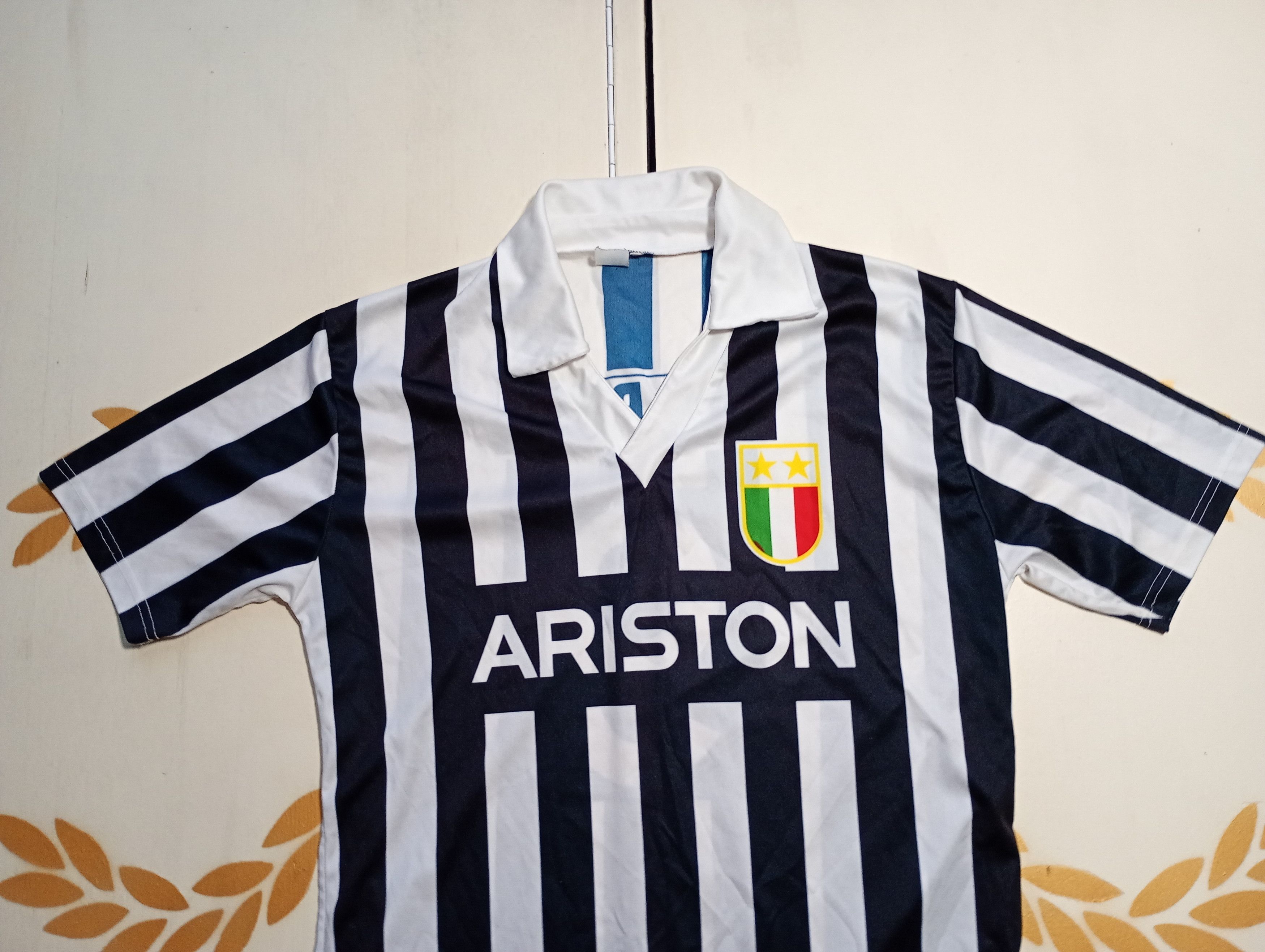 Vintage Juventus Fan Version Home Jersey 9 Ian Rash 1986-1987 Size US M / EU 48-50 / 2 - 4 Thumbnail