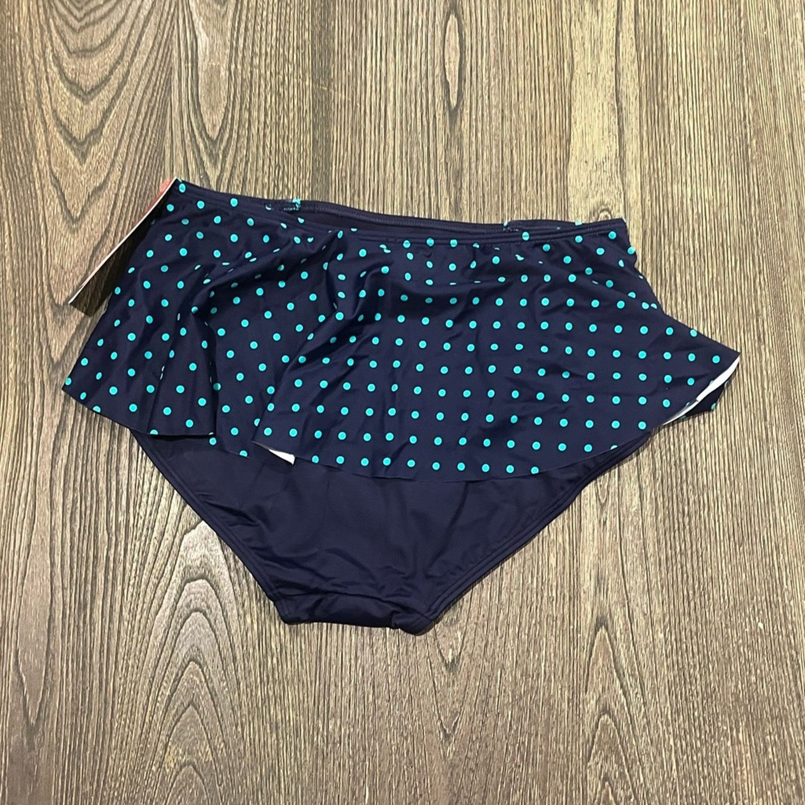 Spanx NWT Spanx Womens Flirty Skirted Swim Bottom Mid Rise Size 8 Size M / US 6-8 / IT 42-44 - 6 Thumbnail
