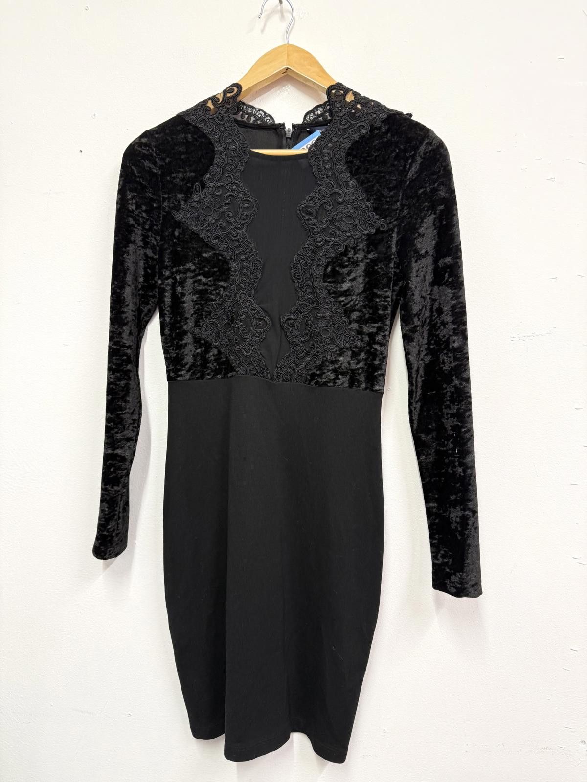 French Connection French Connection Black Velvet Lace Detail Dress Size 10 Size M / US 6-8 / IT 42-44 - 1 Thumbnail