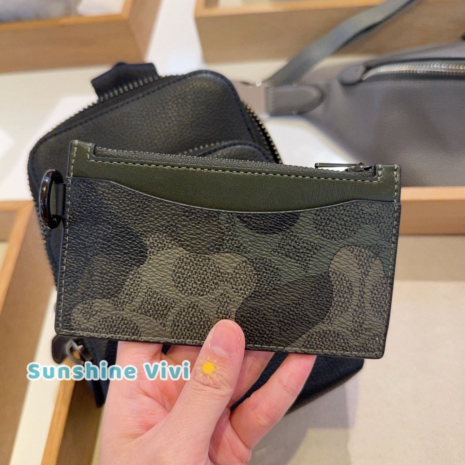 Coach NWT Coach Zip Card Case Camo Wallet Green Green CZ010 Ring Size ONE SIZE - 1 Thumbnail