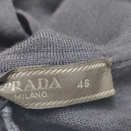 Prada Prada Black Wool Collar Knit Sweater Size 46. Size US S / EU 44-46 / 1 - 2 Thumbnail