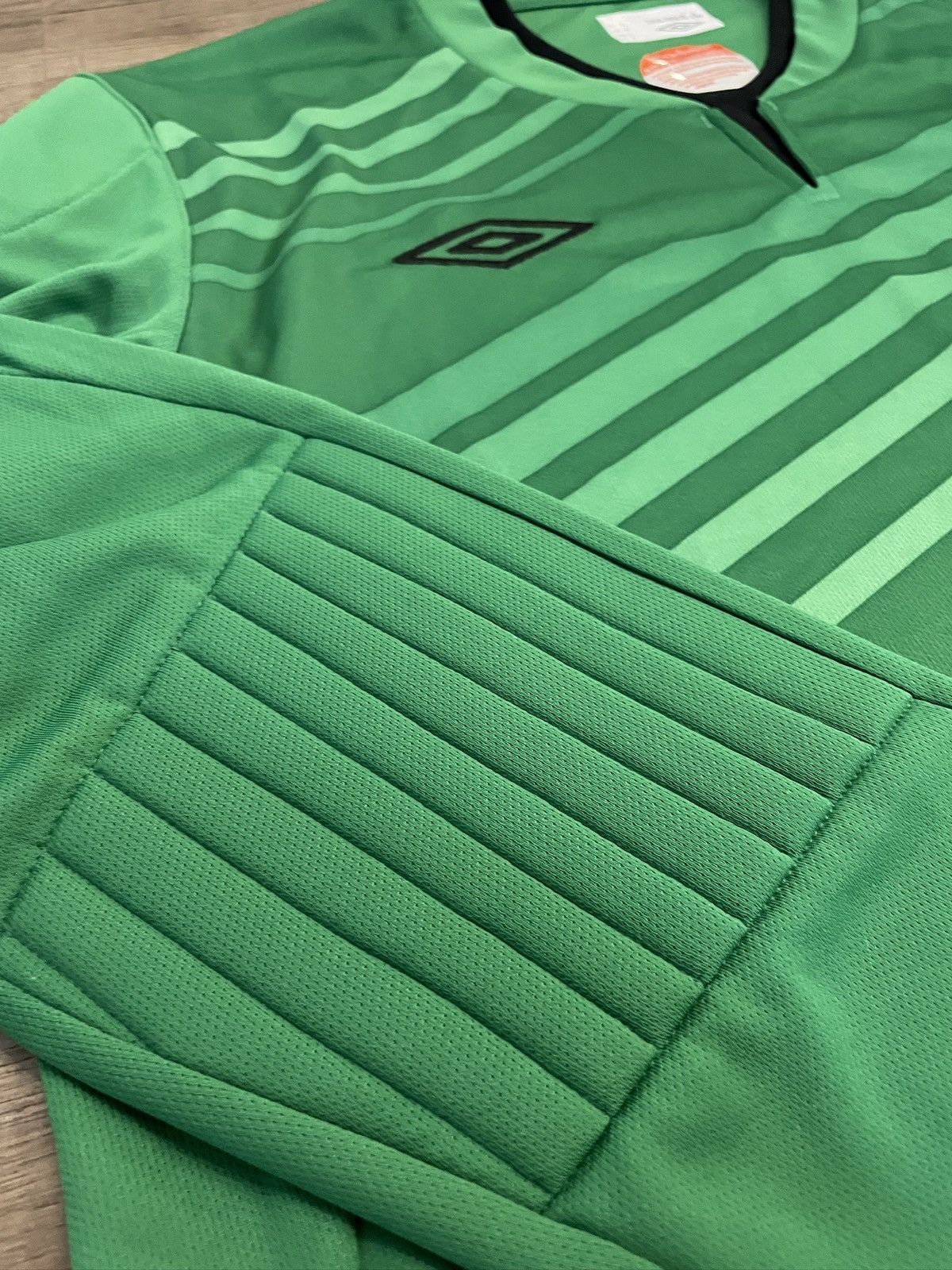 Umbro × Vintage CANADA 2012-2013 Goalkeeper Jersey Size US M / EU 48-50 / 2 - 5 Thumbnail