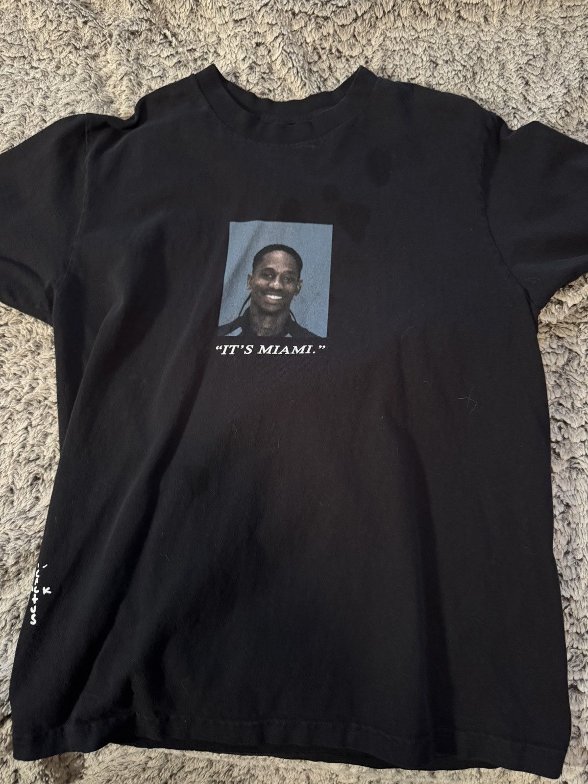 Travis Scott Travis scott mugshot its miami tee Size US M / EU 48-50 / 2 - 1 Thumbnail
