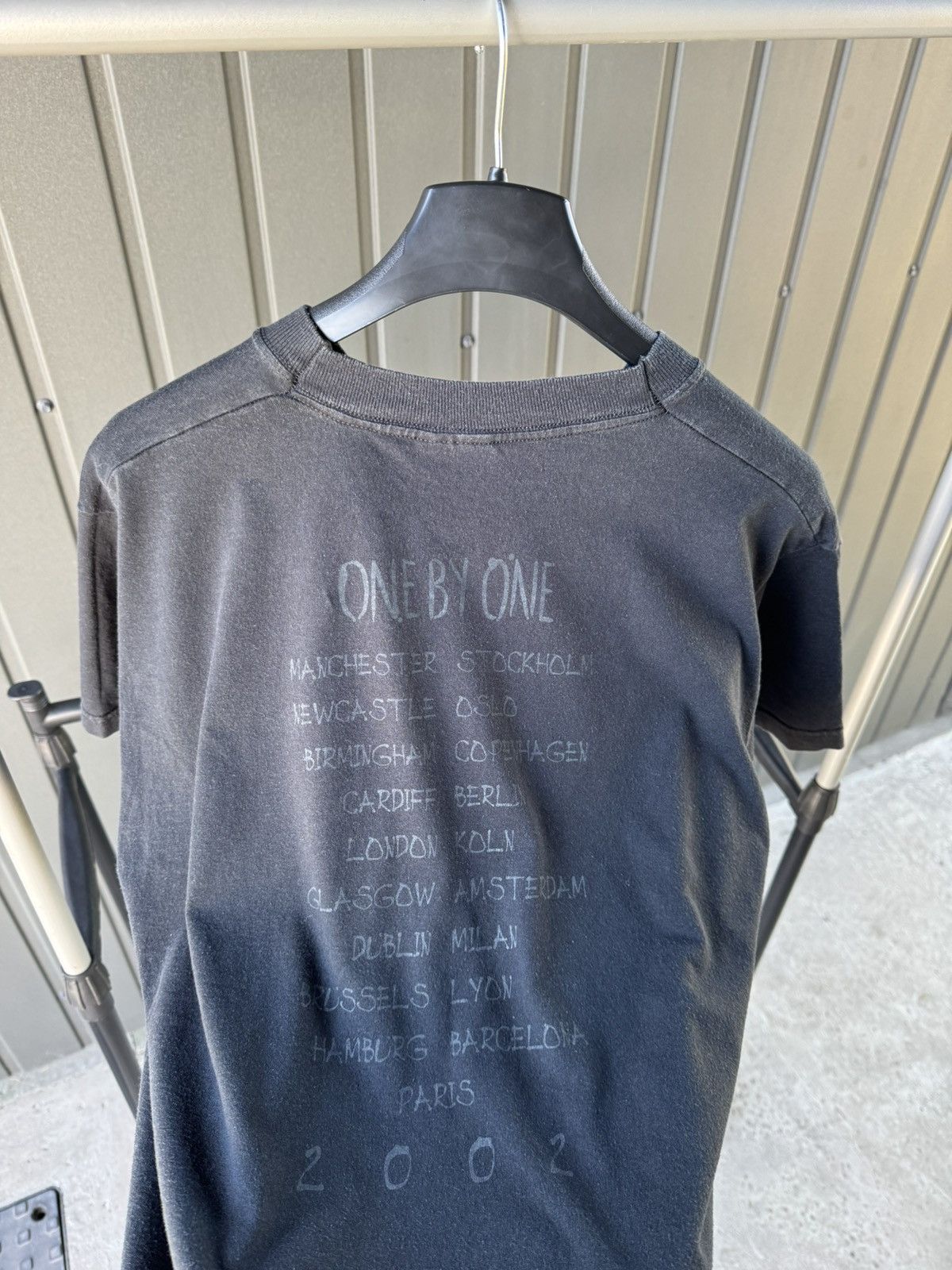 Band Tees × Vintage Vintage 2002 Foo Fighters One By One Tour T Shirt Size US L / EU 52-54 / 3 - 11 Thumbnail