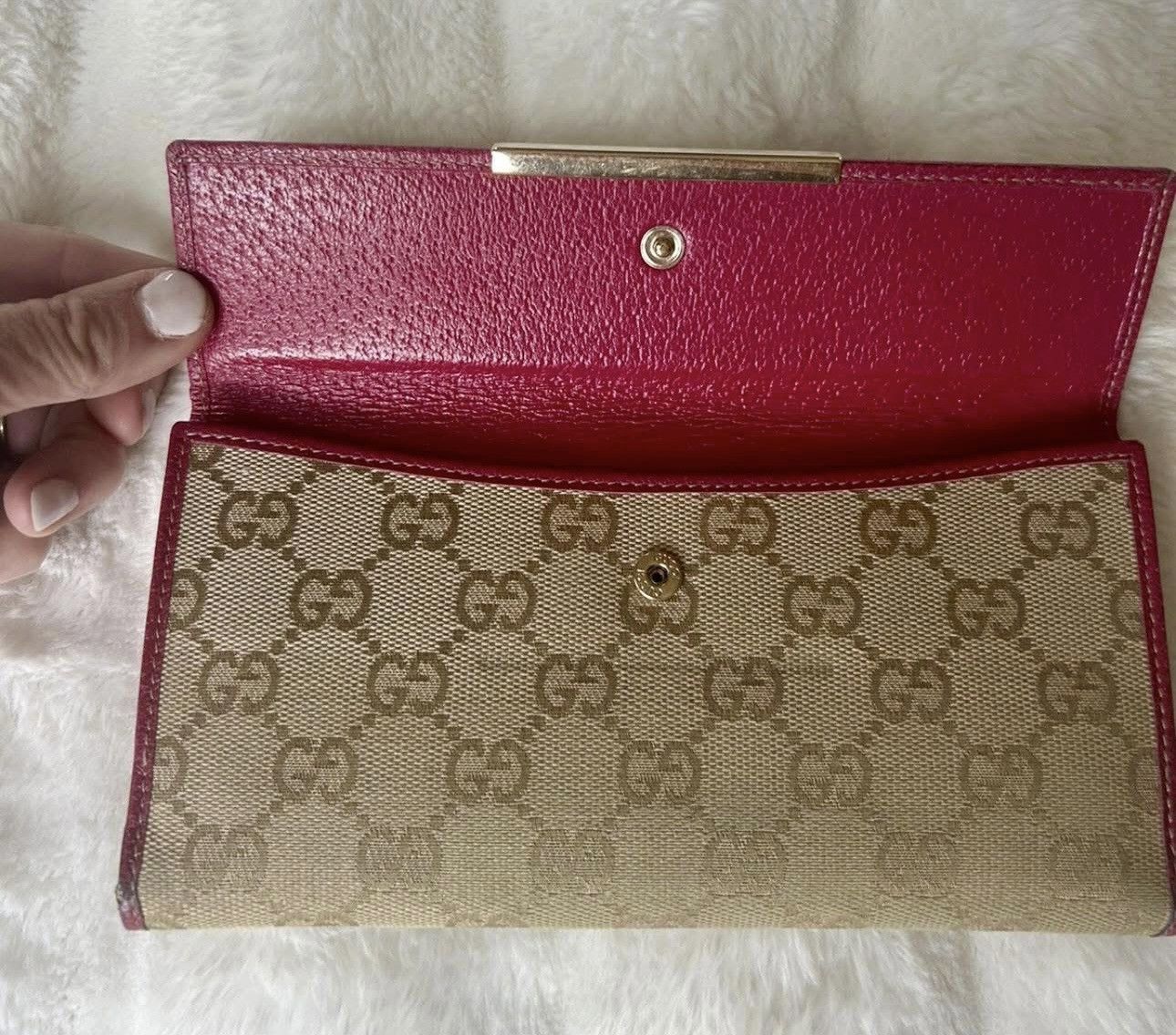Gucci 🩷AUTHENTIC GUCCI WALLET IN BEIGE GG CANVAS HOT PINK LEATHER🩷 Size ONE SIZE - 3 Thumbnail