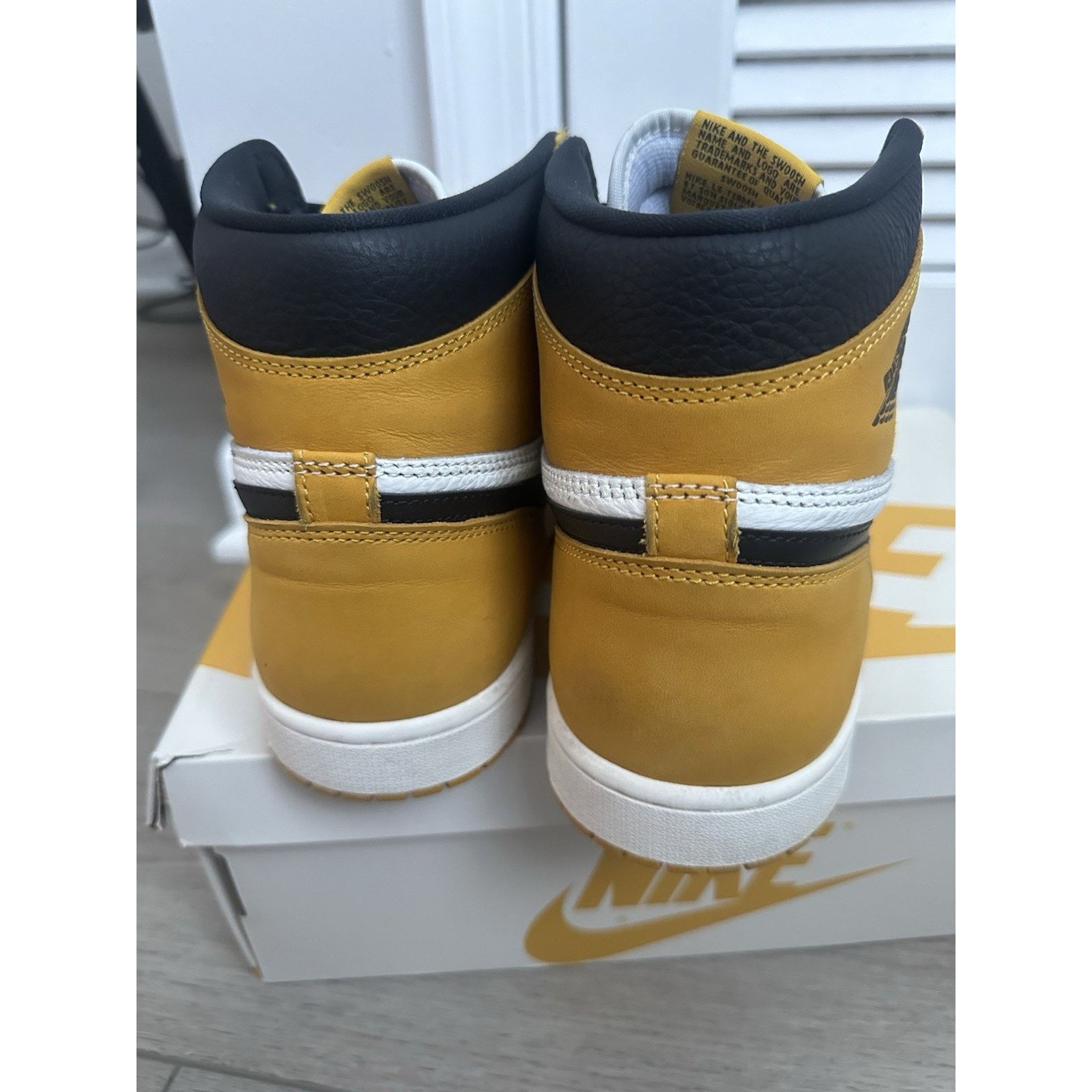 Jordan Brand Nike Air Jordan 1 Retro High OG 'Yellow Ochre” Men's 10.5 Size US 10 / EU 43 - 4 Thumbnail
