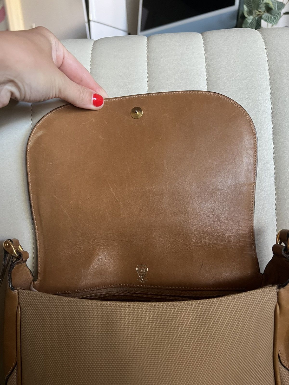 Gucci Gucci Vintage Tan and Brown Shoulder Bag Timeless Rare Size ONE SIZE - 4 Thumbnail