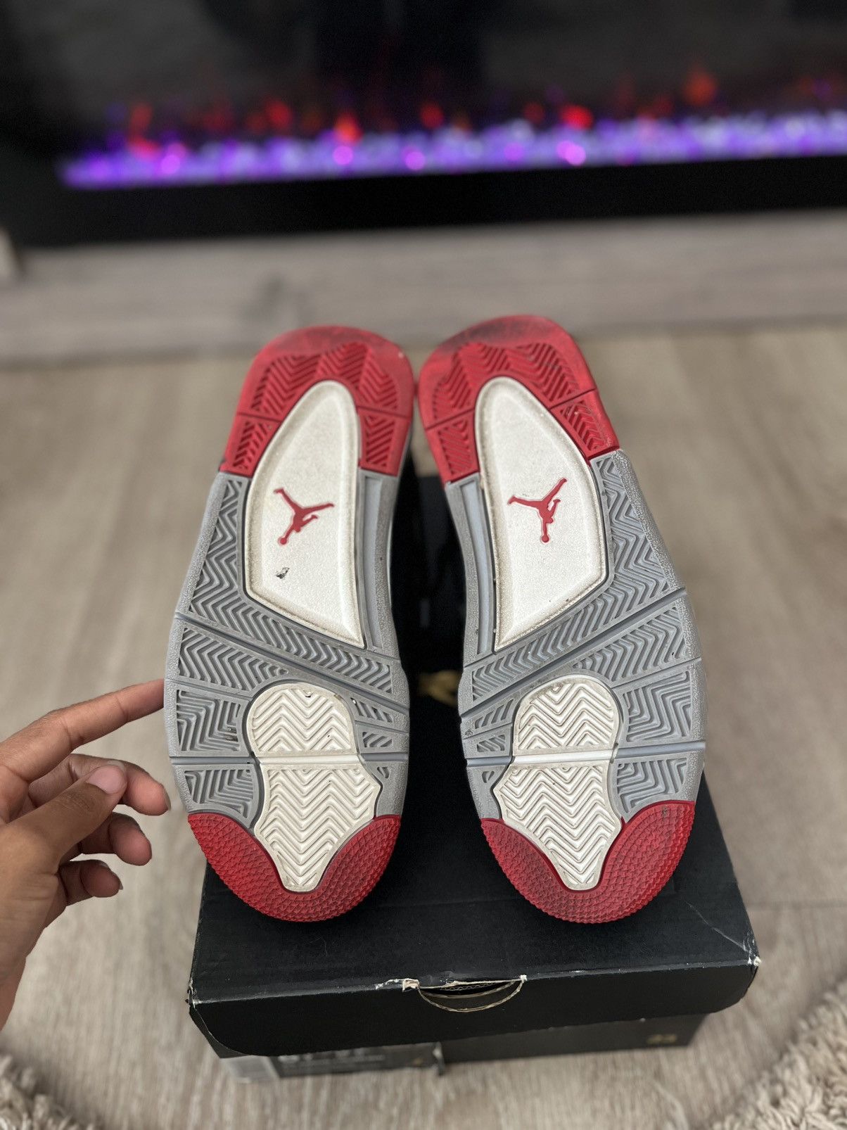 Jordan Brand Air Jordan 4 GS “Bred” 2019 Size US 6 / EU 39 - 6 Thumbnail