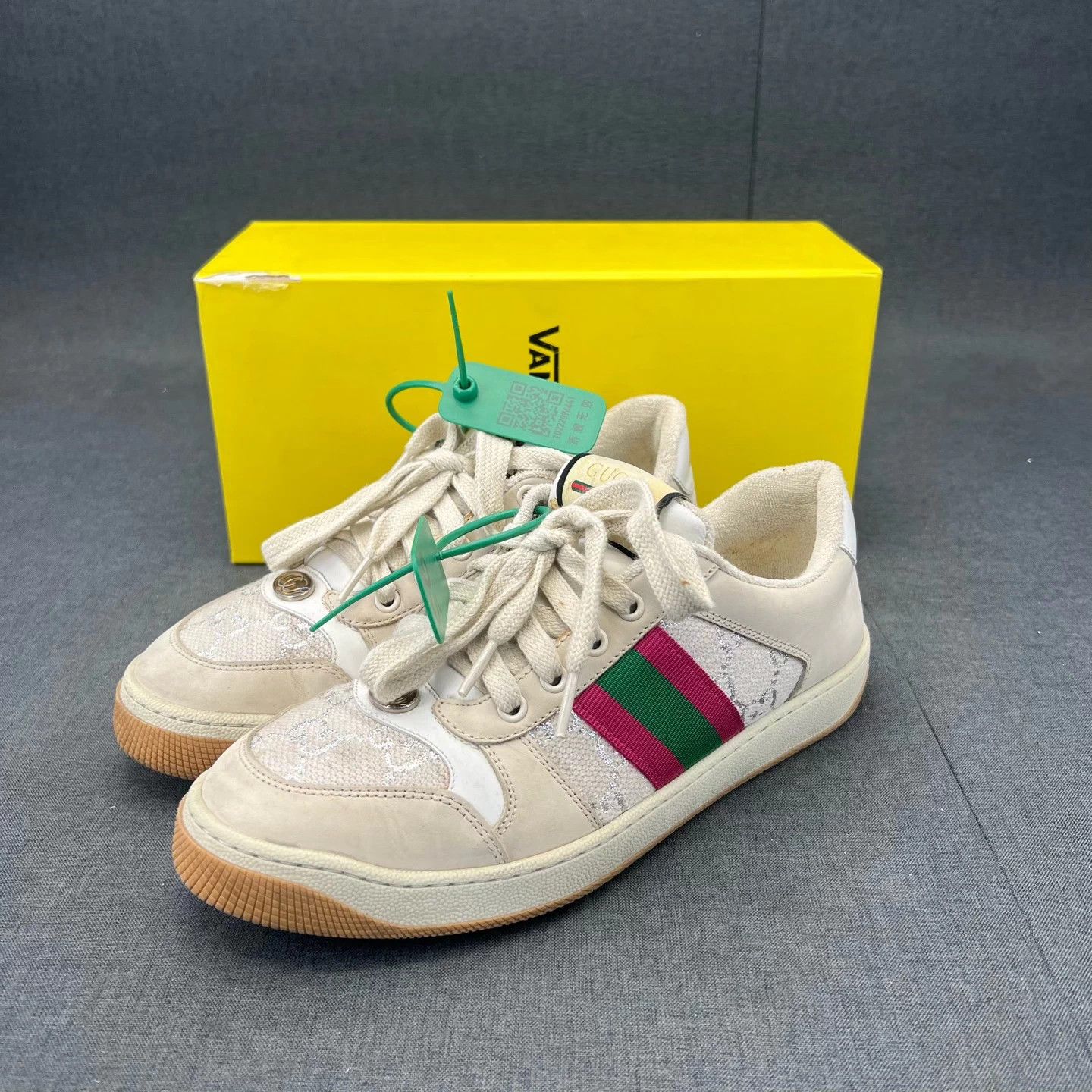 Gucci Gucci Rhyton Distressed Sneakers Milo 39 Like New Size US 9 / IT 39 - 1 Thumbnail