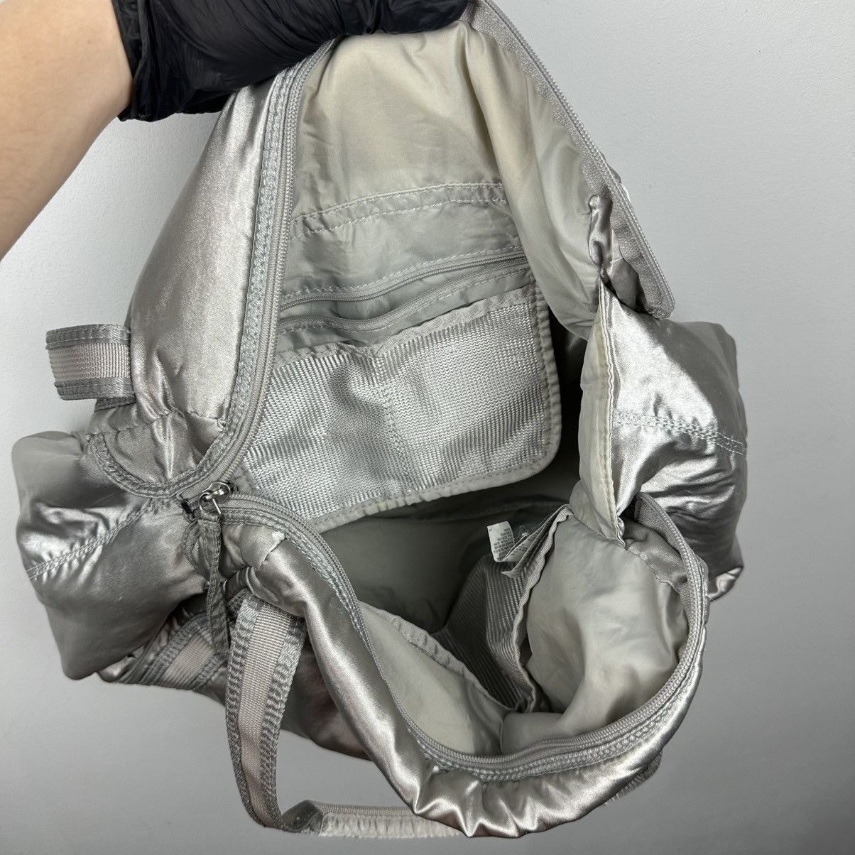 Nike Vintage Nike Silver Nylon Bag Size ONE SIZE - 25 Thumbnail