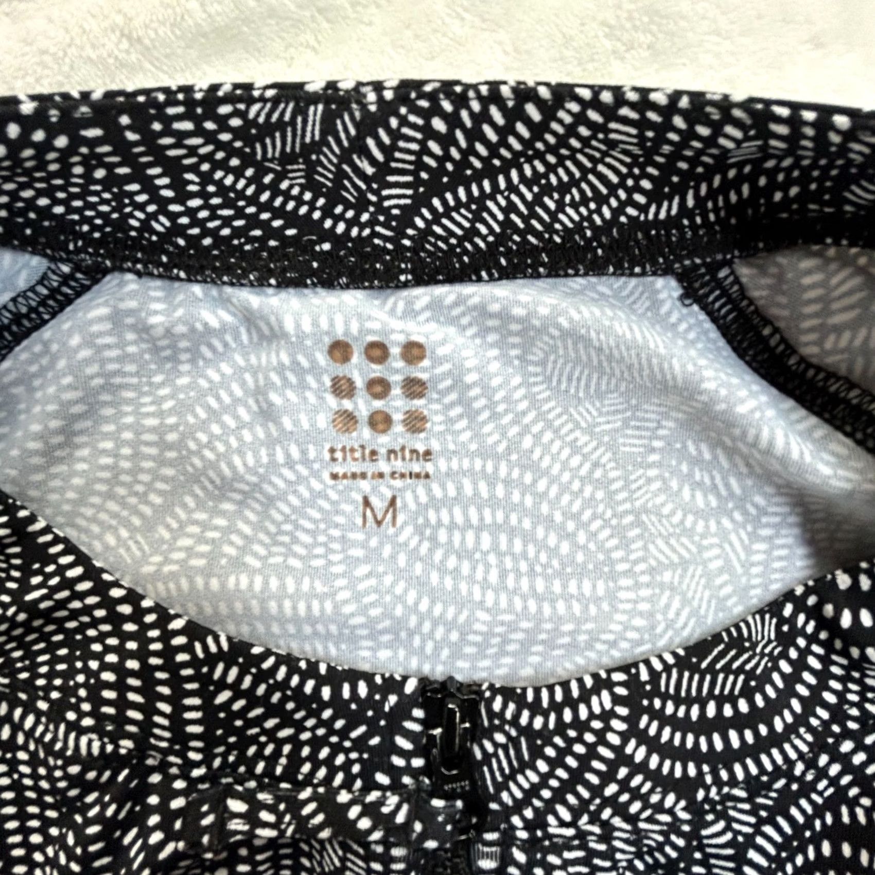 Vintage Title Nine Womens Black & White Abstract Long Sleeve Top Medium 1/4 Zip Pullover Size M / US 6-8 / IT 42-44 - 3 Thumbnail