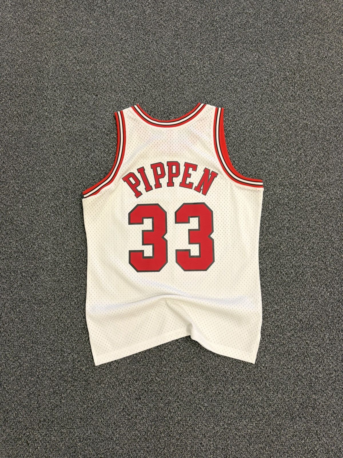 Mitchell & Ness Mitchell & Ness x Hardwood Classics Bulls S. Pippen Jersey Size US M / EU 48-50 / 2 - 6 Thumbnail