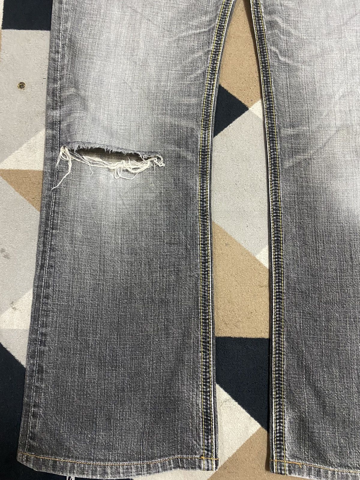 Japanese Brand Vintage Wrangler Black Denim Distressed Wide Leg Jeans Size US 35 - 7 Thumbnail