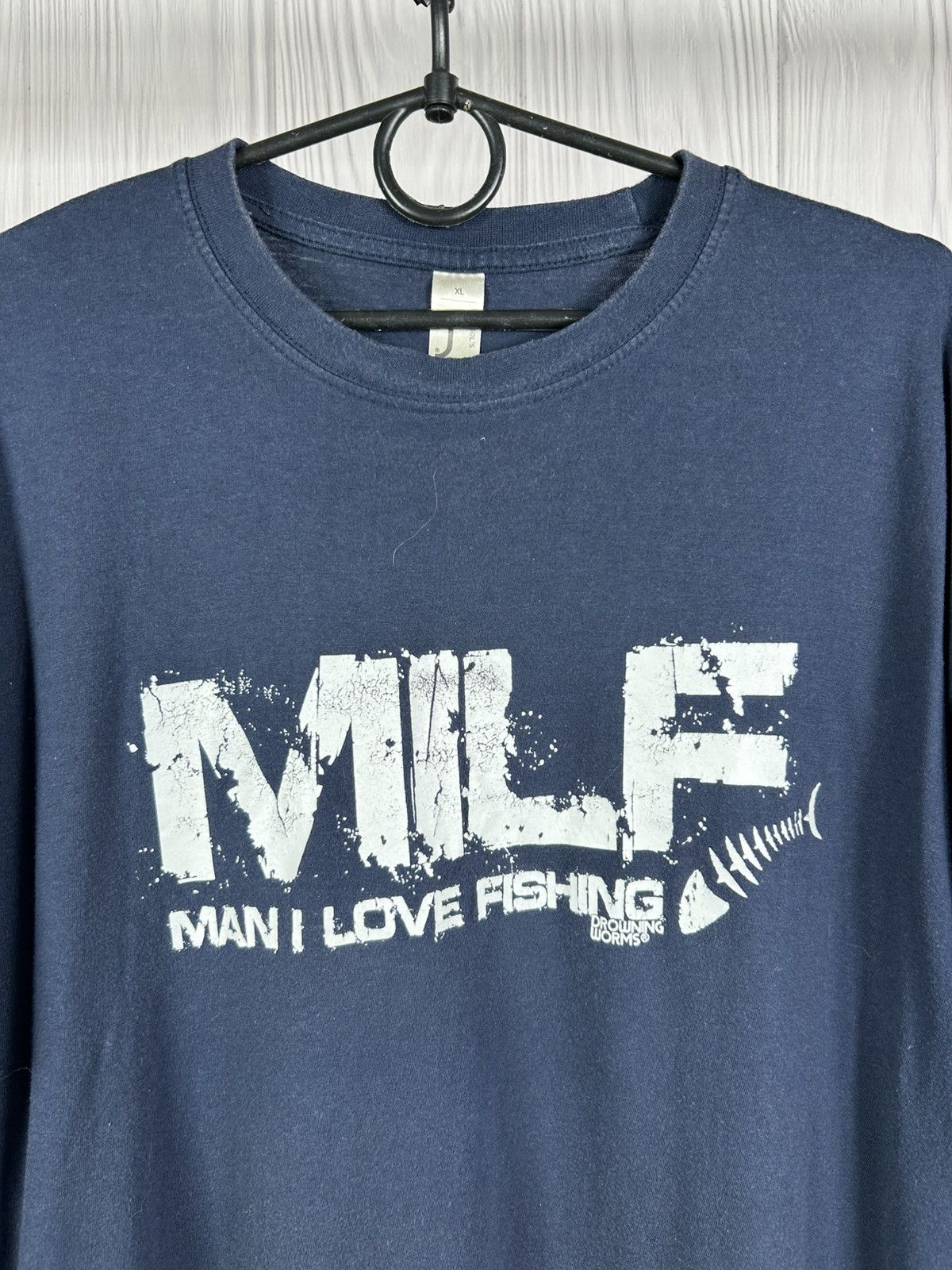 Vintage Vintage MILF Man i Love Fishing Humor T-Shirt Size XL Size US XL / EU 56 / 4 - 4 Thumbnail