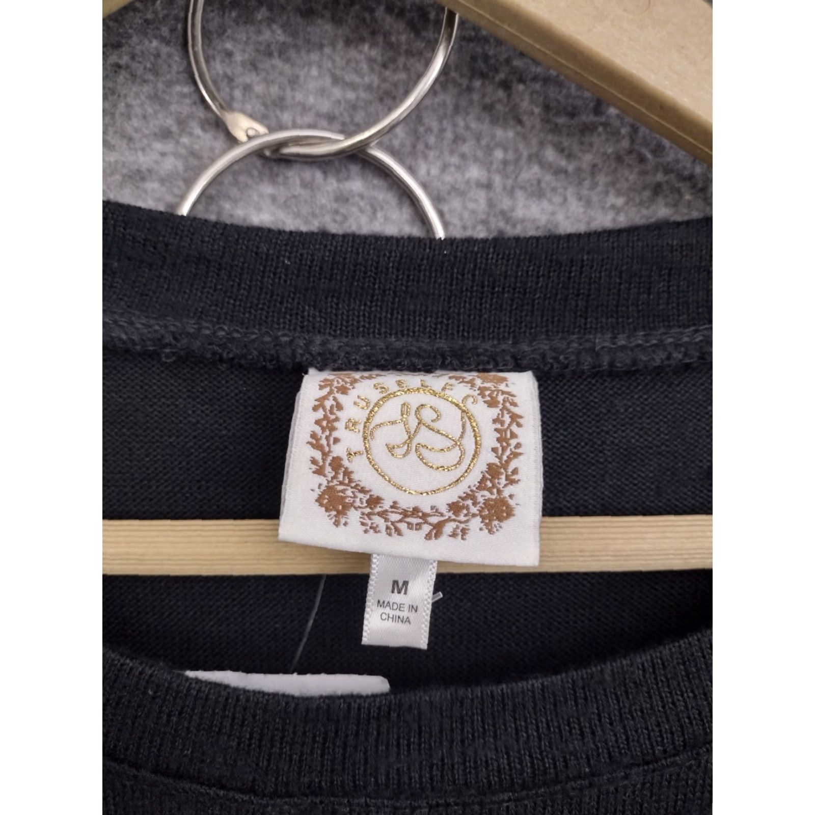 Vintage Women’s Christmas Sweatshirt Long Sleeve M Black Graphic Print Crew Neck Pullover Comfort Casual Modern Holiday Wear Womens Size M / US 6-8 / IT 42-44 - 6 Thumbnail