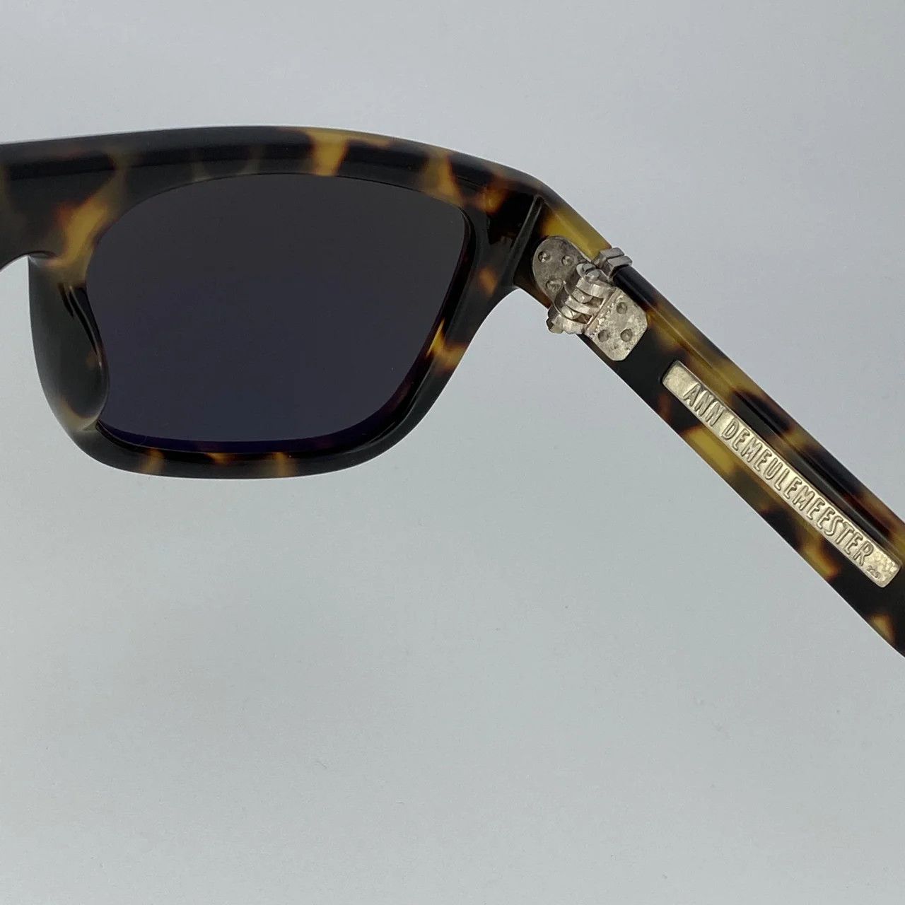 Ann Demeulemeester Ann Demeulemeester Sunglasses Flat Top Tortoise and Grey Size ONE SIZE - 7 Thumbnail