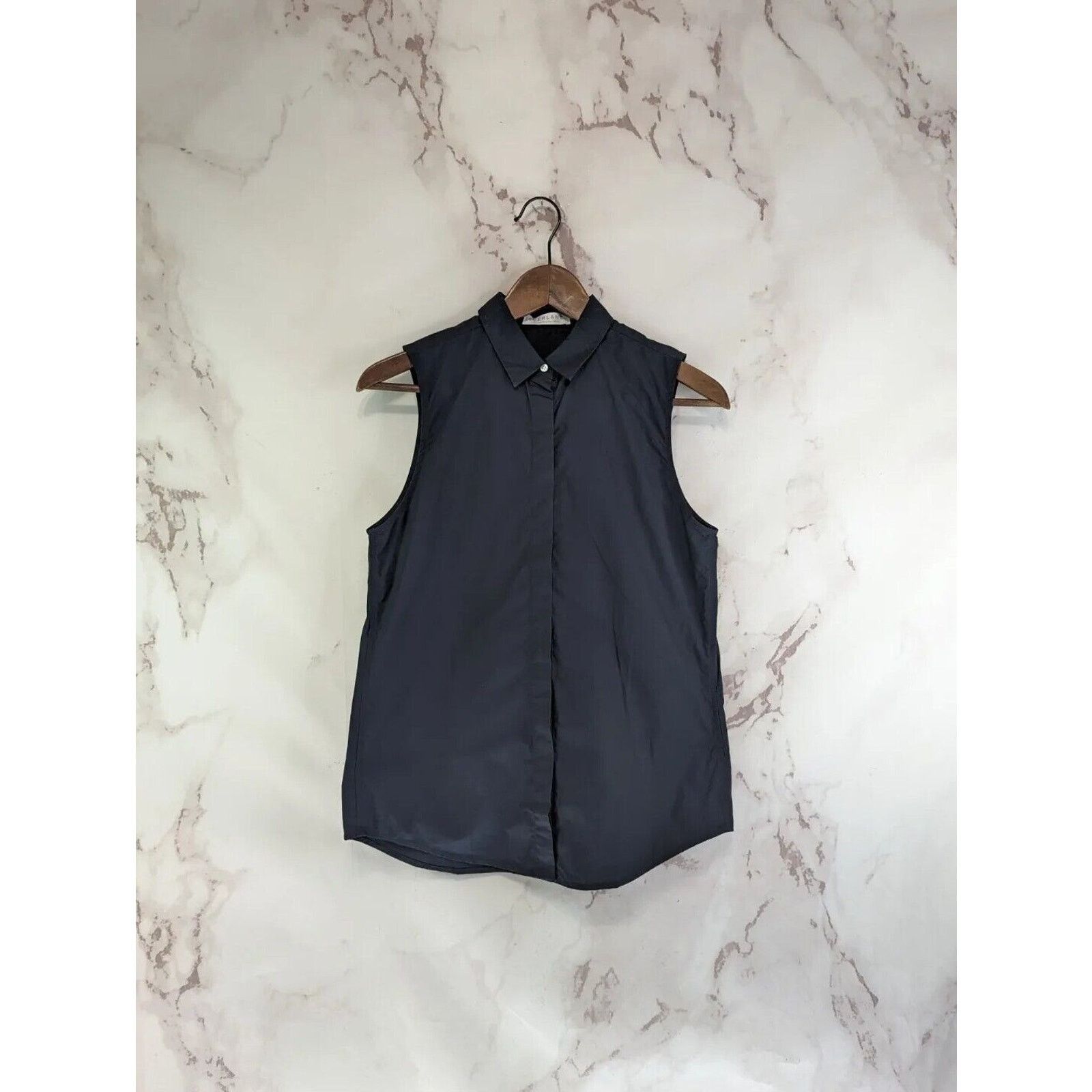 Everlane Everlane Shirt Womens XS Button Sleeveless Concealed Placket Size XS / US 0-2 / IT 36-38 - 1 Thumbnail