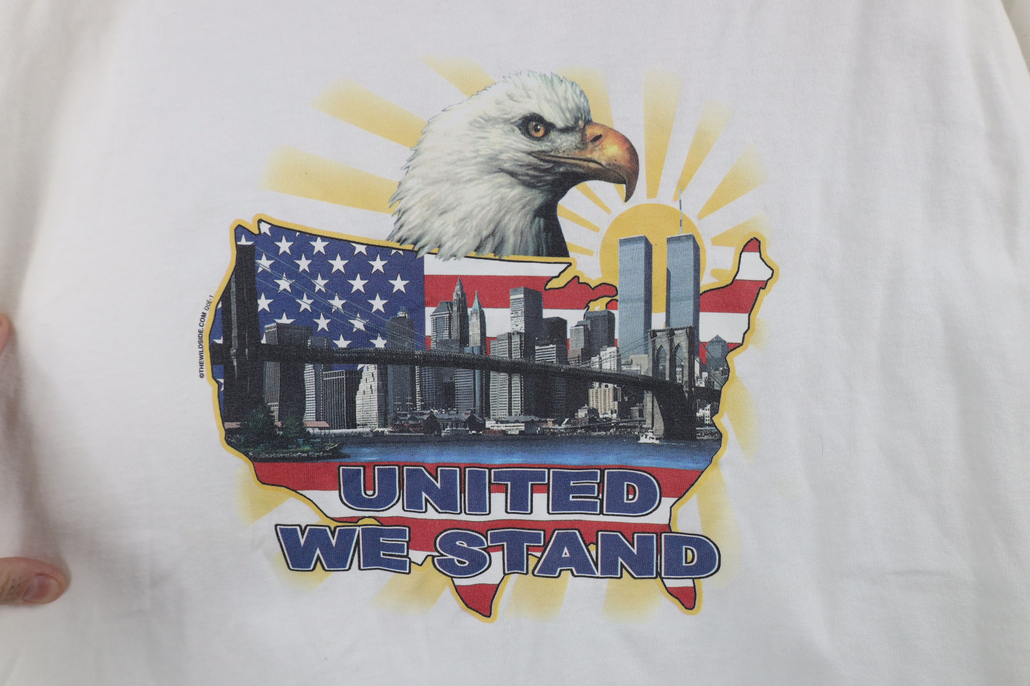 Vintage Vintage Y2K 2001 Twin Towers United We Stand T-Shirt USA Size US L / EU 52-54 / 3 - 4 Thumbnail