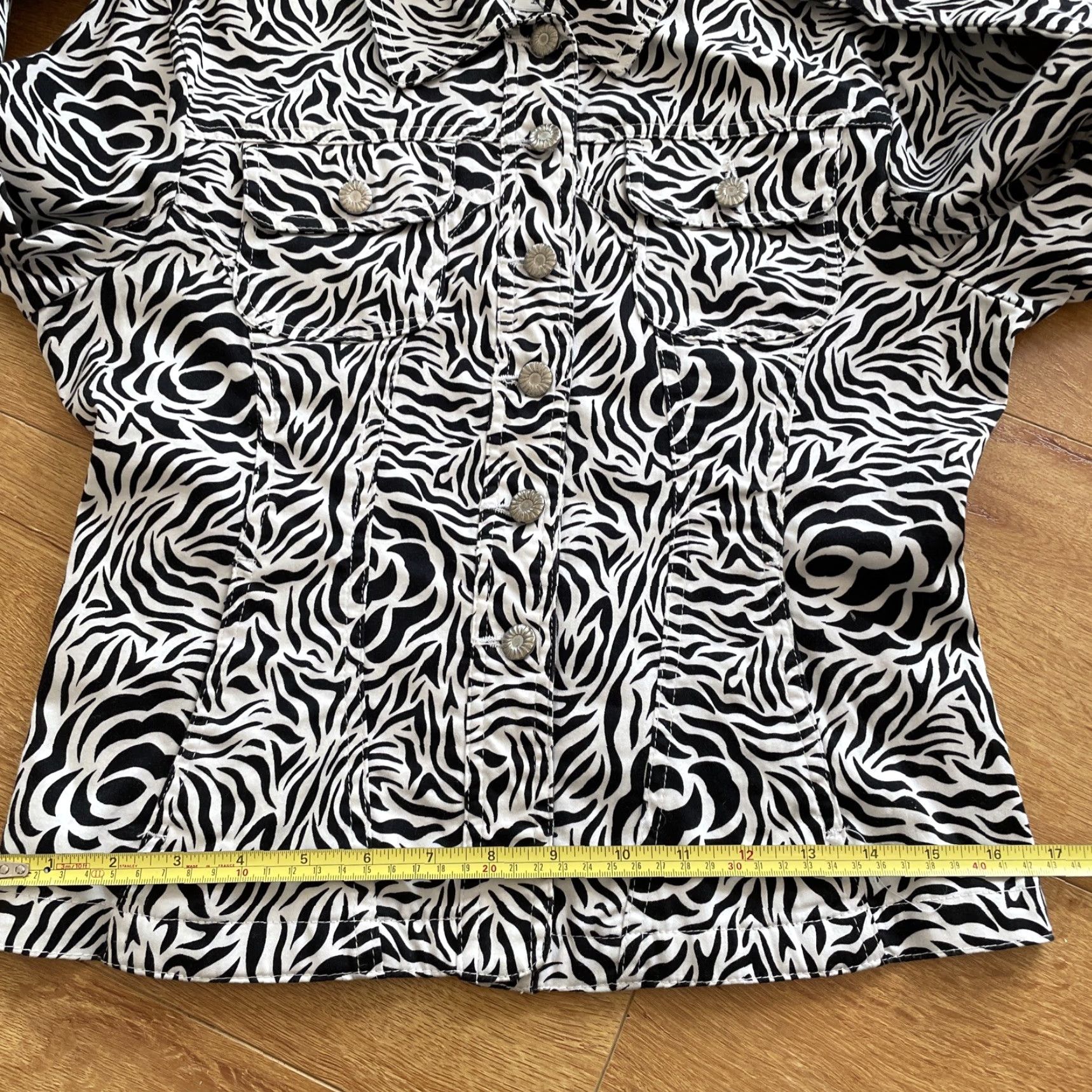 Vintage VINTAGE Live A Little Zebra Print Blazer Jacket S Women Cotton Short Button Black White Y2K Floral Pattern Size S / US 4 / IT 40 - 6 Thumbnail