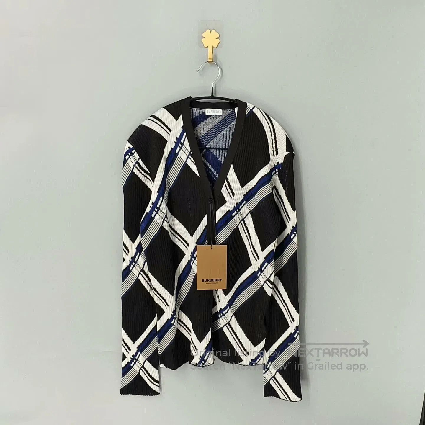 Burberry burberry color block long sleeve v-neck top. Size M / US 6-8 / IT 42-44 - 1 Thumbnail