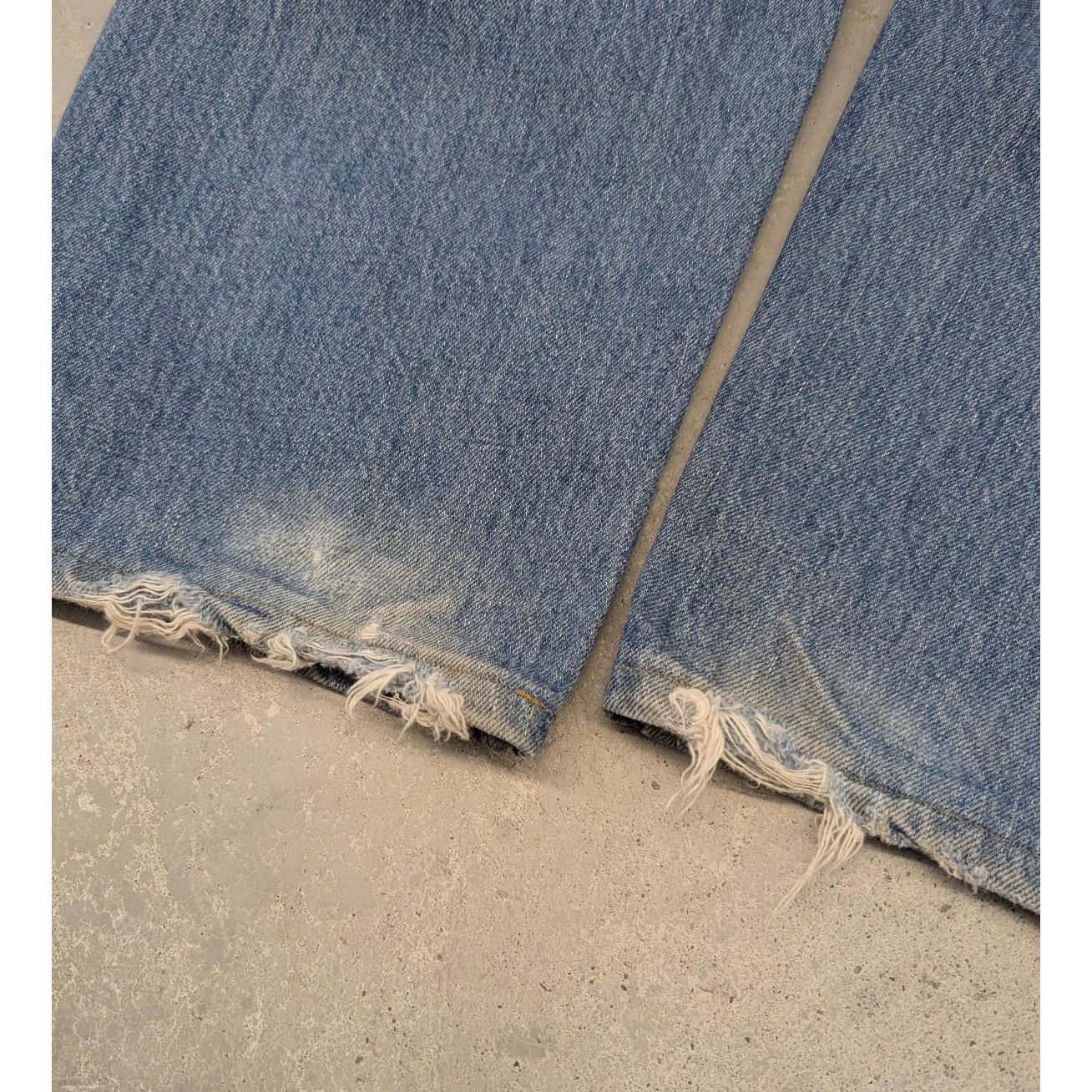 Levi's × Vintage Vintage Levis 550 Relaxed Fit washed blue denim jeans Size US 39 - 7 Thumbnail