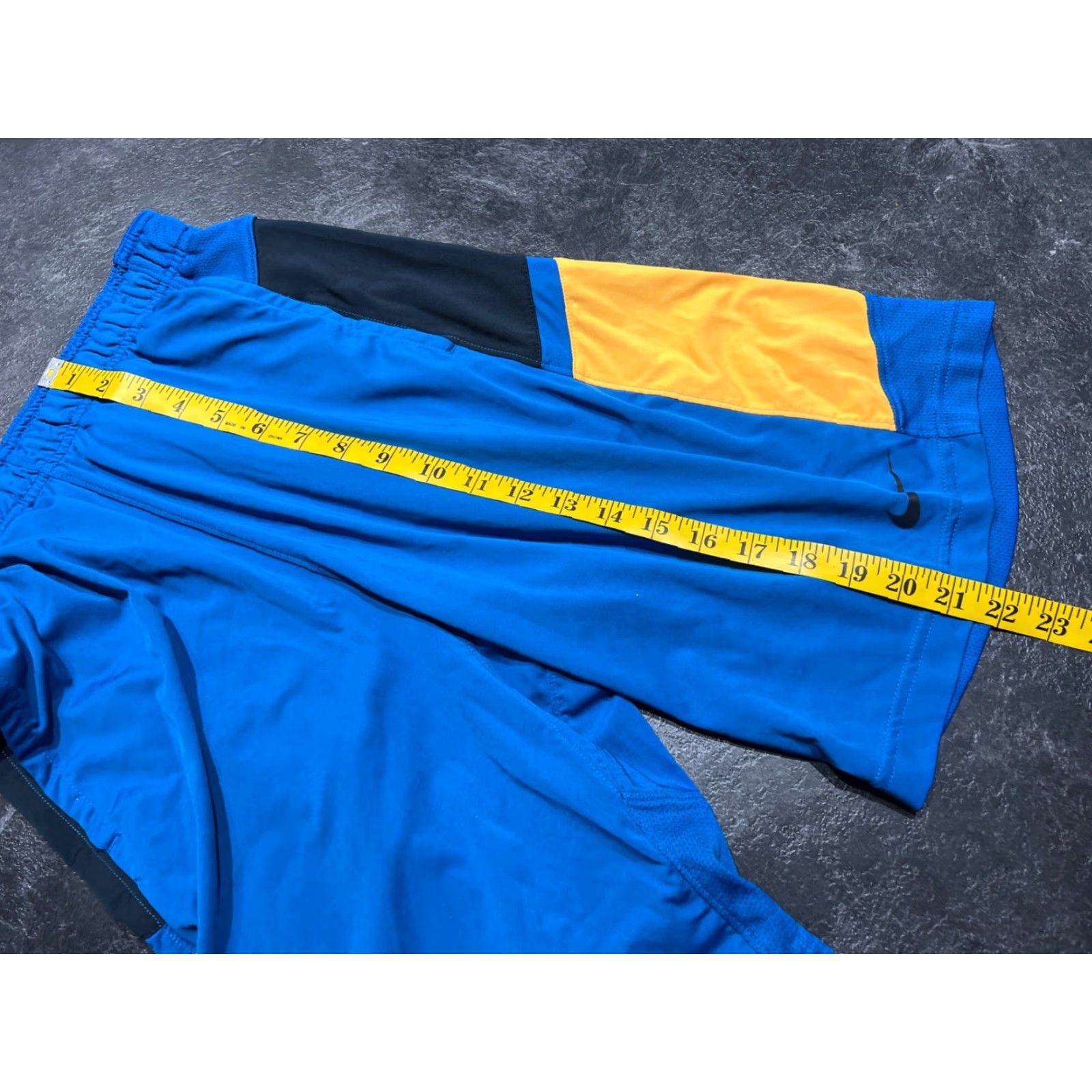 Nike VINTAGE Nike Athletic Shorts Blue Mens Small S Activewear 21.75 Inseam Sports Cross Training Size US 29 - 6 Thumbnail