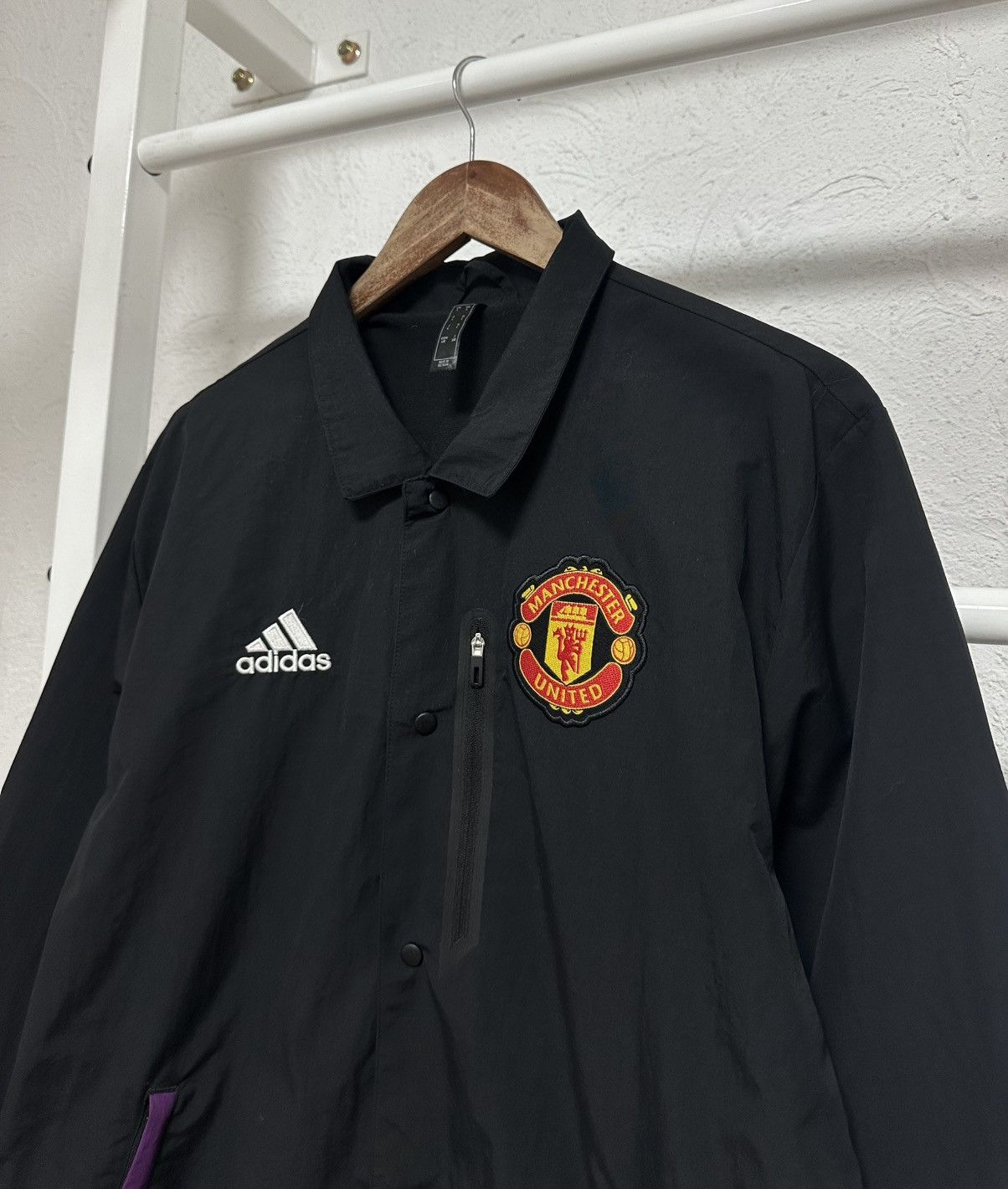 Adidas Adidas Manchester United TRV Coach Jacket 2021-2022 Size L Size US L / EU 52-54 / 3 - 2 Thumbnail
