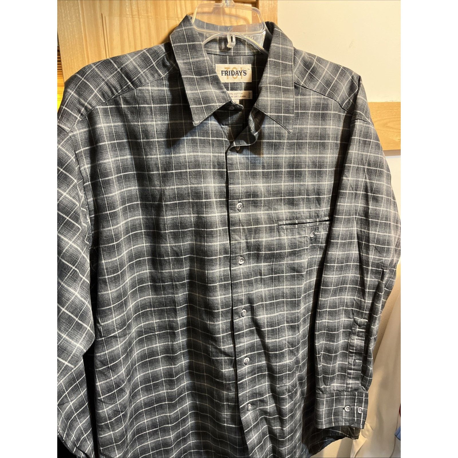 Other TGI Fridays Button Up Shirt Men’s 16 32/33 Gray Plaid Cotton Size US L / EU 52-54 / 3 - 6 Thumbnail