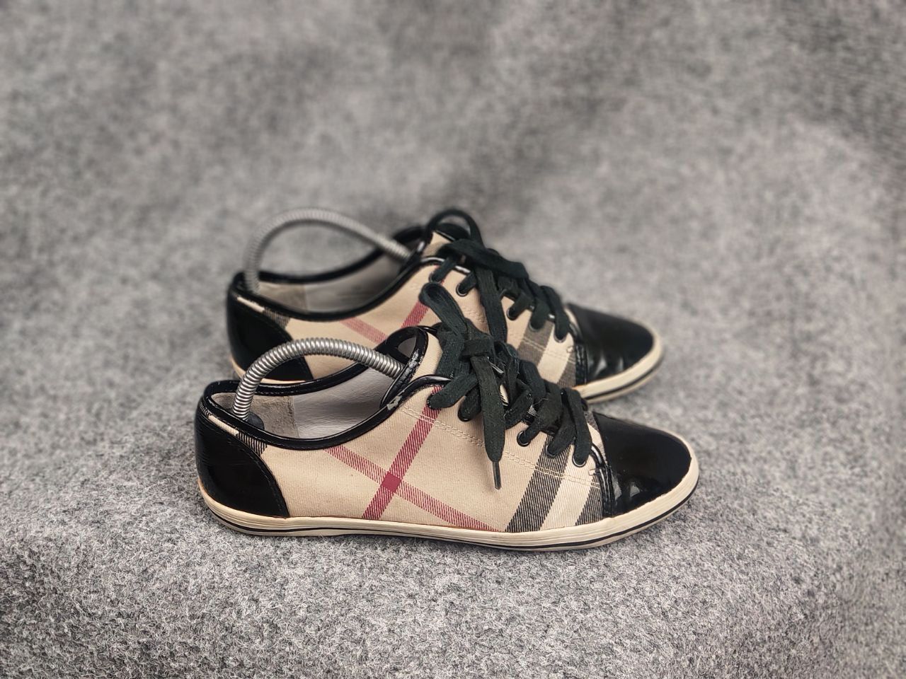 Burberry Burberry Design Nova check Canvas Leather Cap Toe Sneakers Size US 9 / IT 39 - 2 Thumbnail