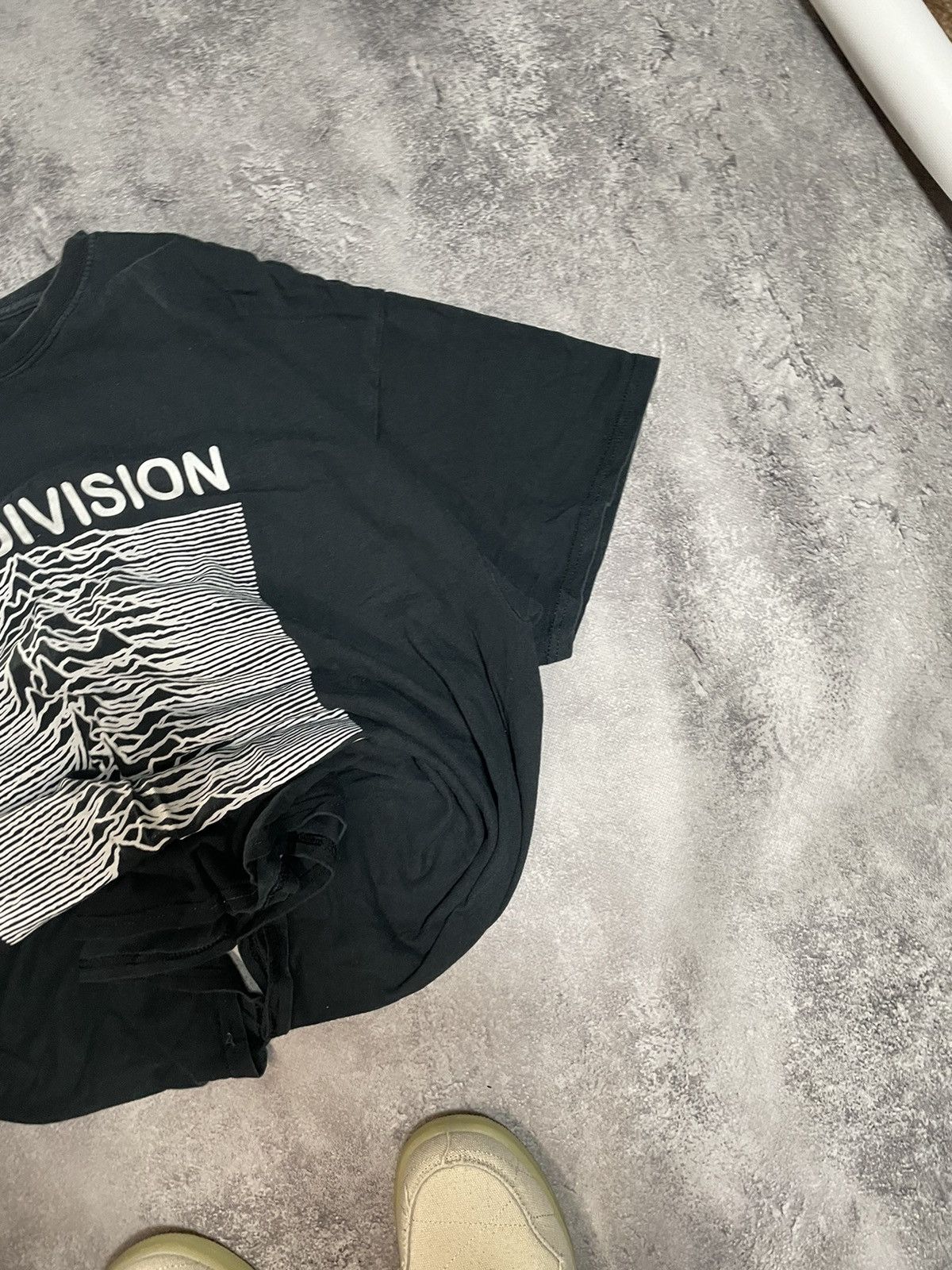 Band Tees Vintage Joy Divivsion T Shirt Rock Tee Y2K UNKNOWN PLEASURES Size US XL / EU 56 / 4 - 3 Thumbnail