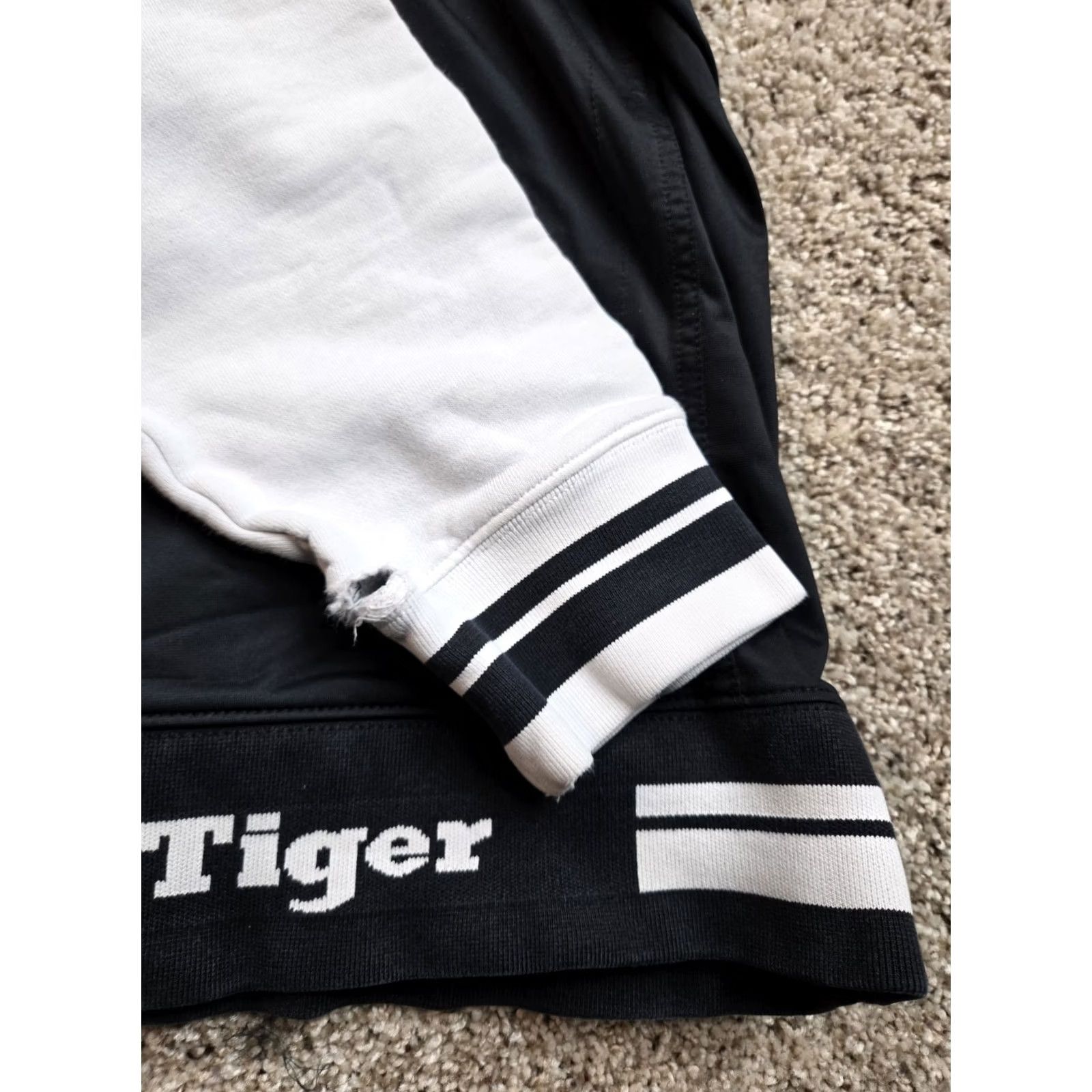 Onitsuka Tiger Onitsuka Tiger Hoodie Mens Small Black Pullover Long Sleeve Crew Neck Logo Pocket Knit Cotton Blend Regular Size US S / EU 44-46 / 1 - 4 Thumbnail