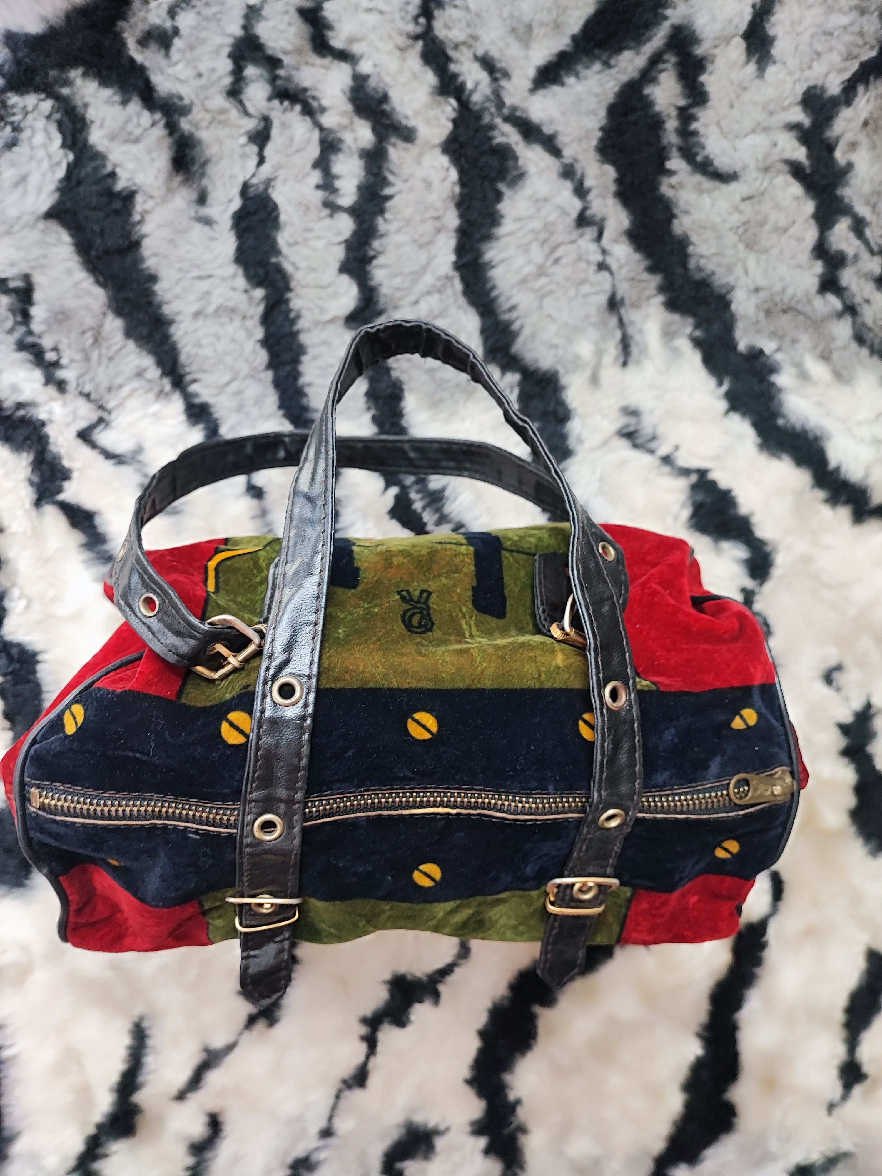 Roberta di Camerino Vintage Roberta Di Camerino Trompe L'Oeil Velvet Handbag Size ONE SIZE - 7 Thumbnail