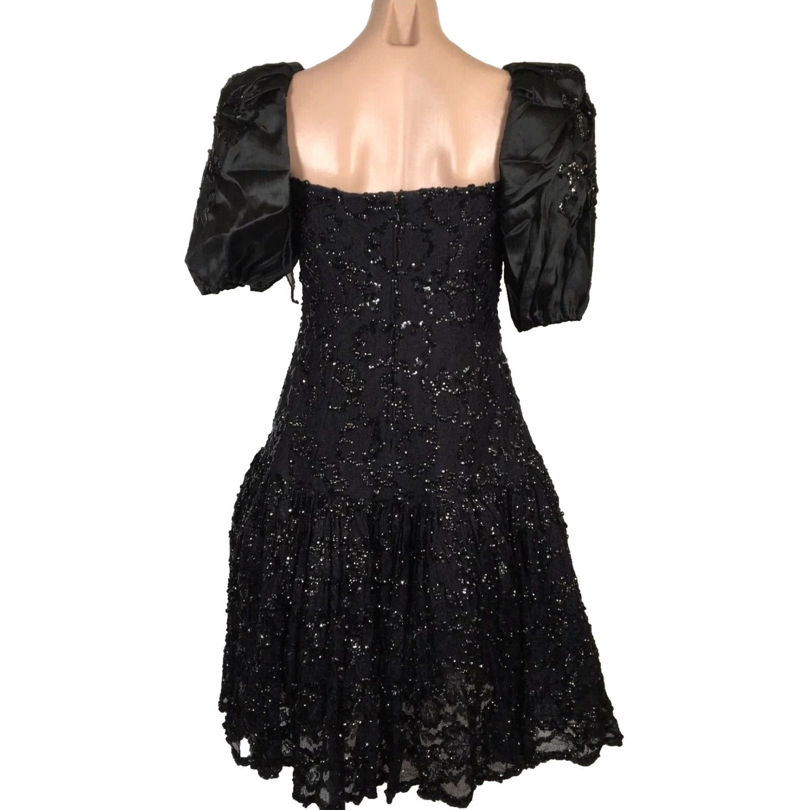 white dress with black flower print RAMSEY Black/White Floral | Women's | Sizes S-XL COLOUR:Ditzy Floral UPF50 REIA handsmock dress Lovely %0D%0ADelicate%20sewing%20and%20hemming%20by%20durable%20needle%20lockstitch%20machine