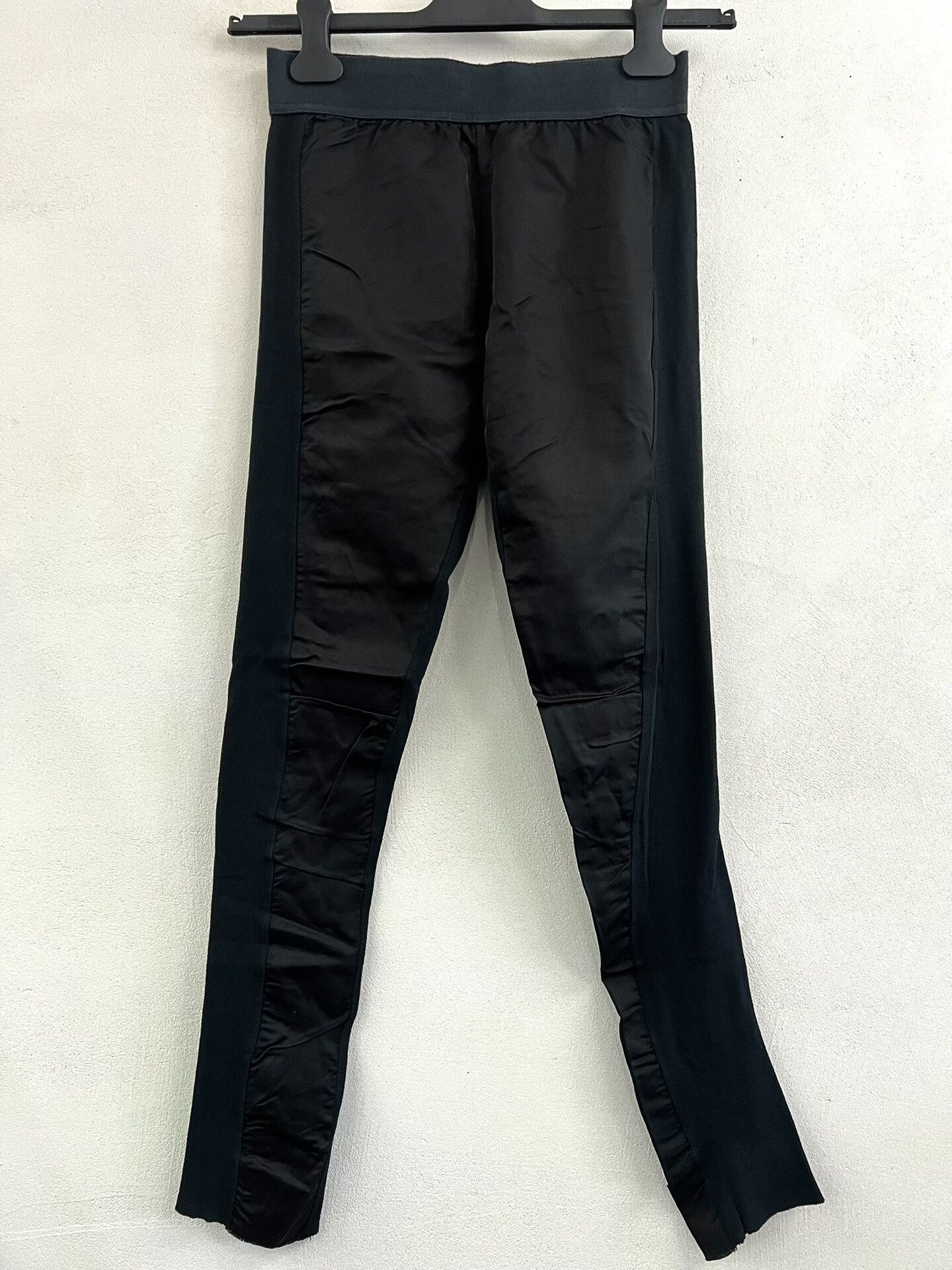 Julius Julius_7 Black Slim Fit Pants Size 24" / US 00 / IT 34 - 1 Thumbnail
