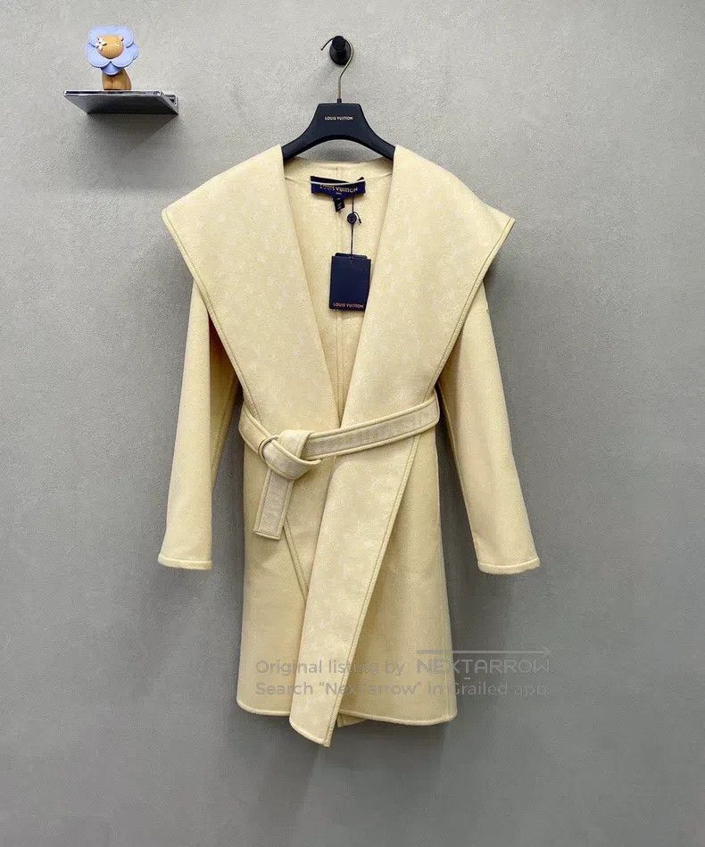 Louis Vuitton Louis Vuitton Light yellow full print big logo bathrobe co Size XXS / US 00 / IT 34 - 1 Thumbnail