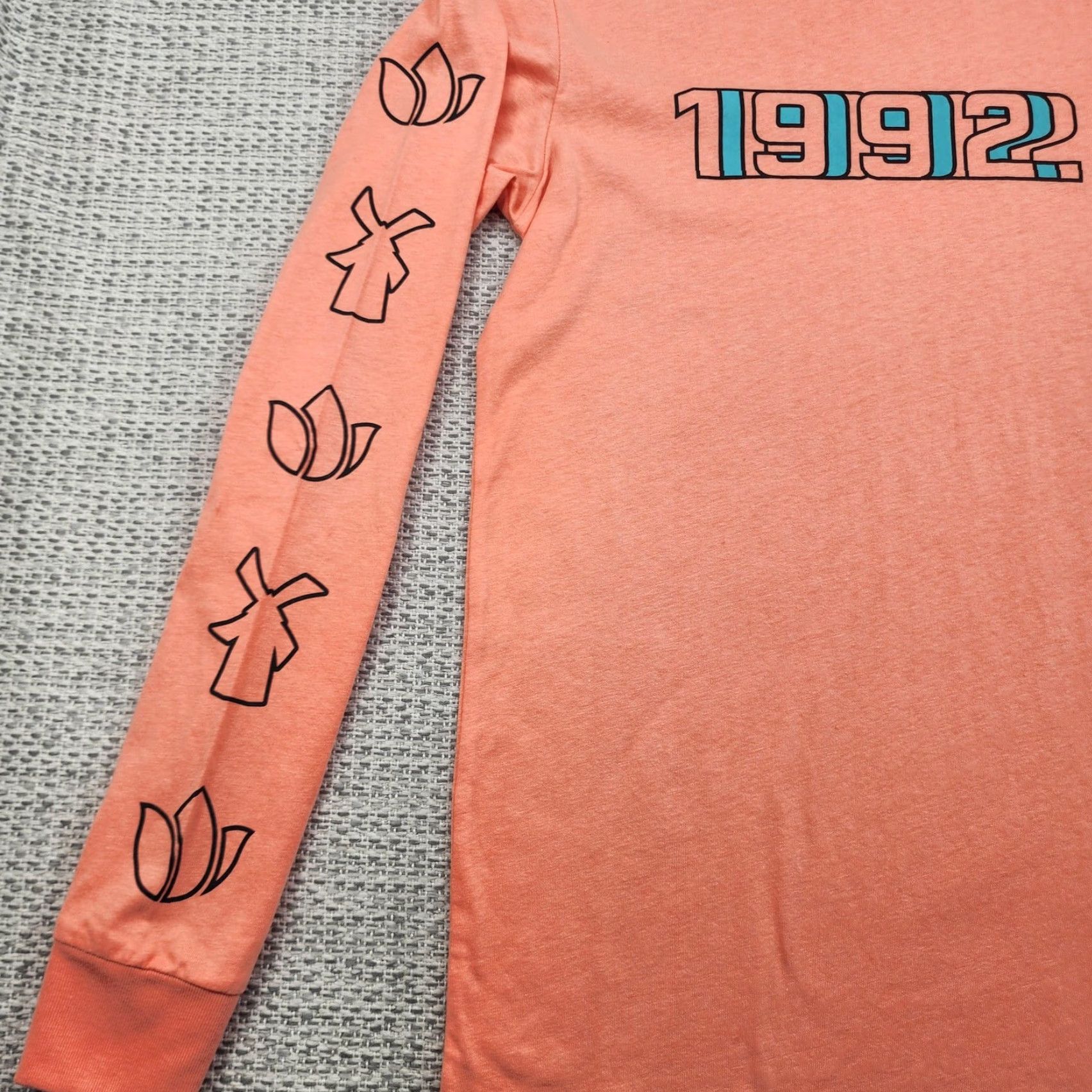 Logo 7 Dutch Bros Coffee Shirt Mens Small Coral 1992 Graphic Long Sleeve Tee Logo NWOT Size US S / EU 44-46 / 1 - 6 Thumbnail