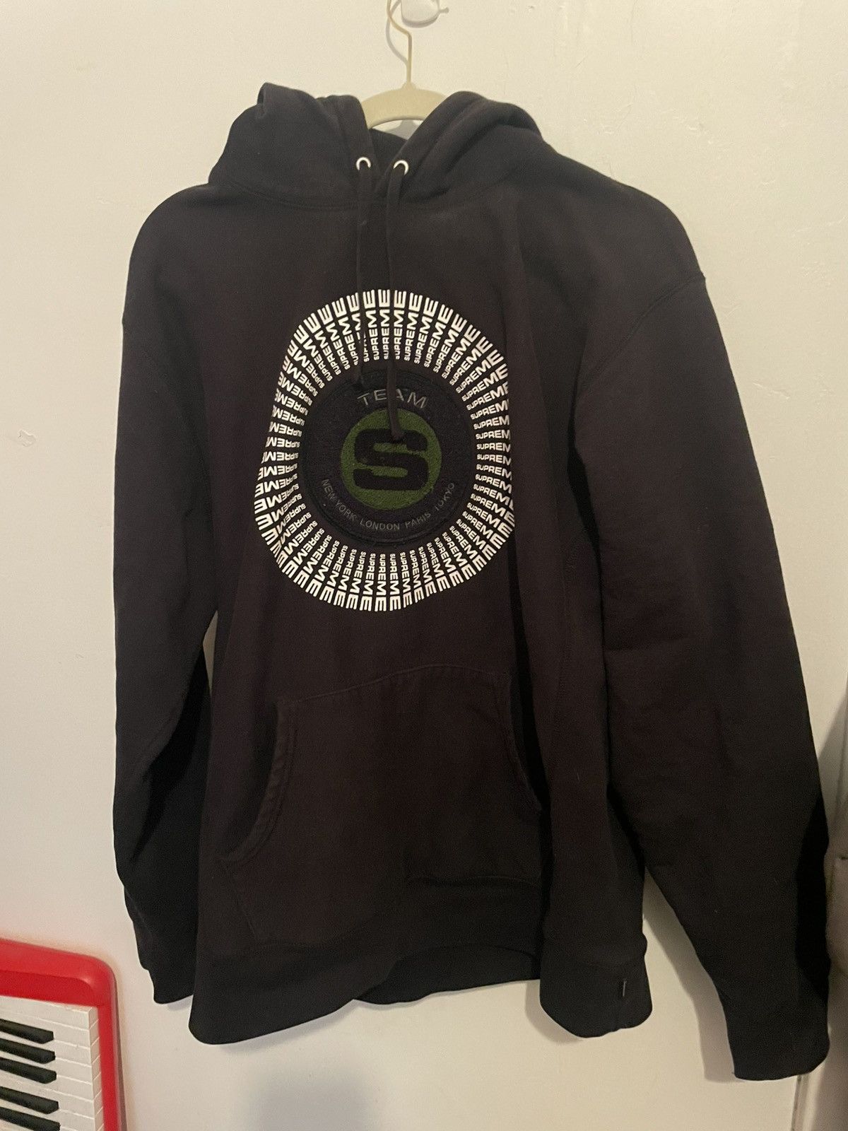 Supreme Supreme Chenille Applique Hoodie fw20 Size US XL / EU 56 / 4 - 1 Thumbnail