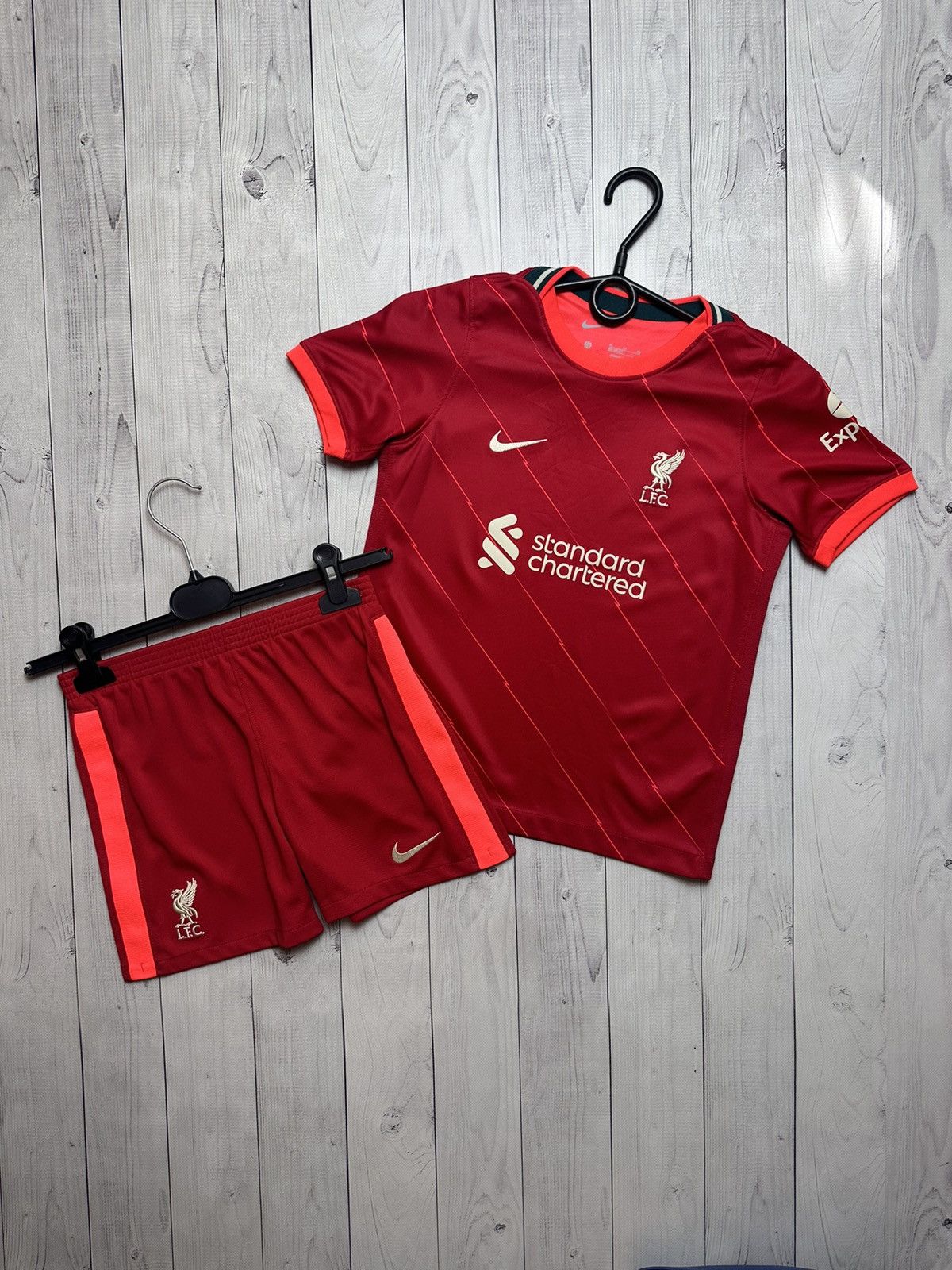 Nike Nike Liverpool soccer jersey suit Kids Size 128cm Size US XXS / EU 40 - 1 Thumbnail
