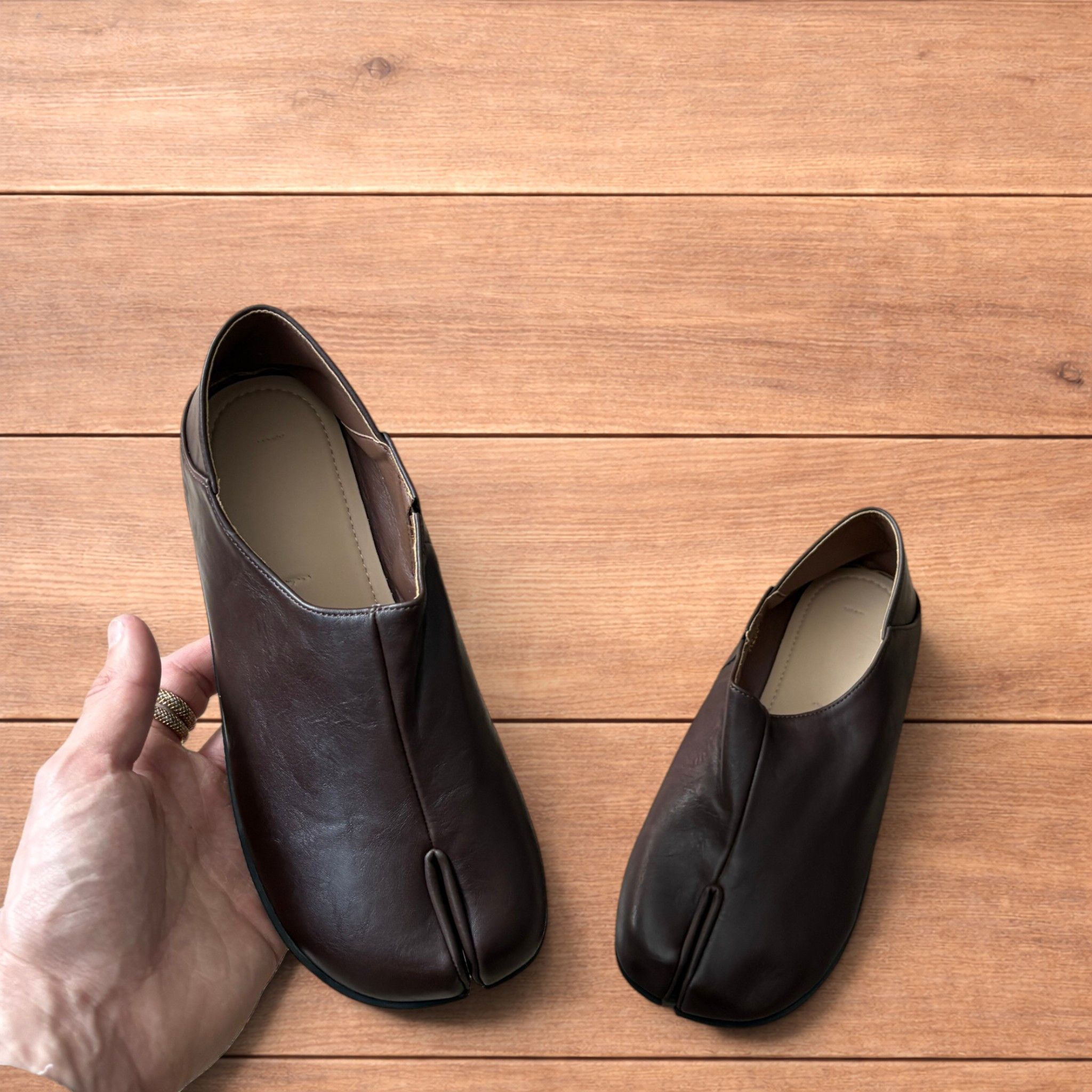 Japanese Brand Vintage style faux leather tabi split toe shoes in brown. Size US 9 / IT 39 - 4 Thumbnail