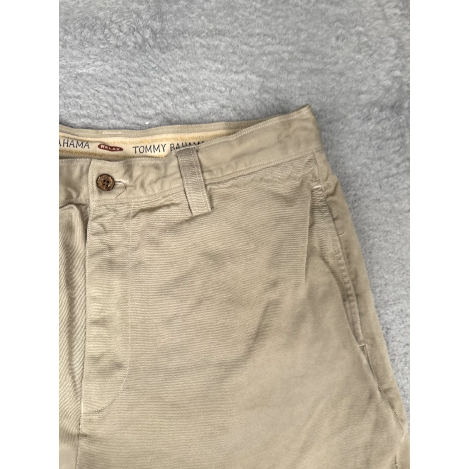 Tommy Bahama Tommy Bahama Shorts Mens 33 Khaki 100% Silk Chino Flat Front Golf Casual Size US 33 - 5 Thumbnail