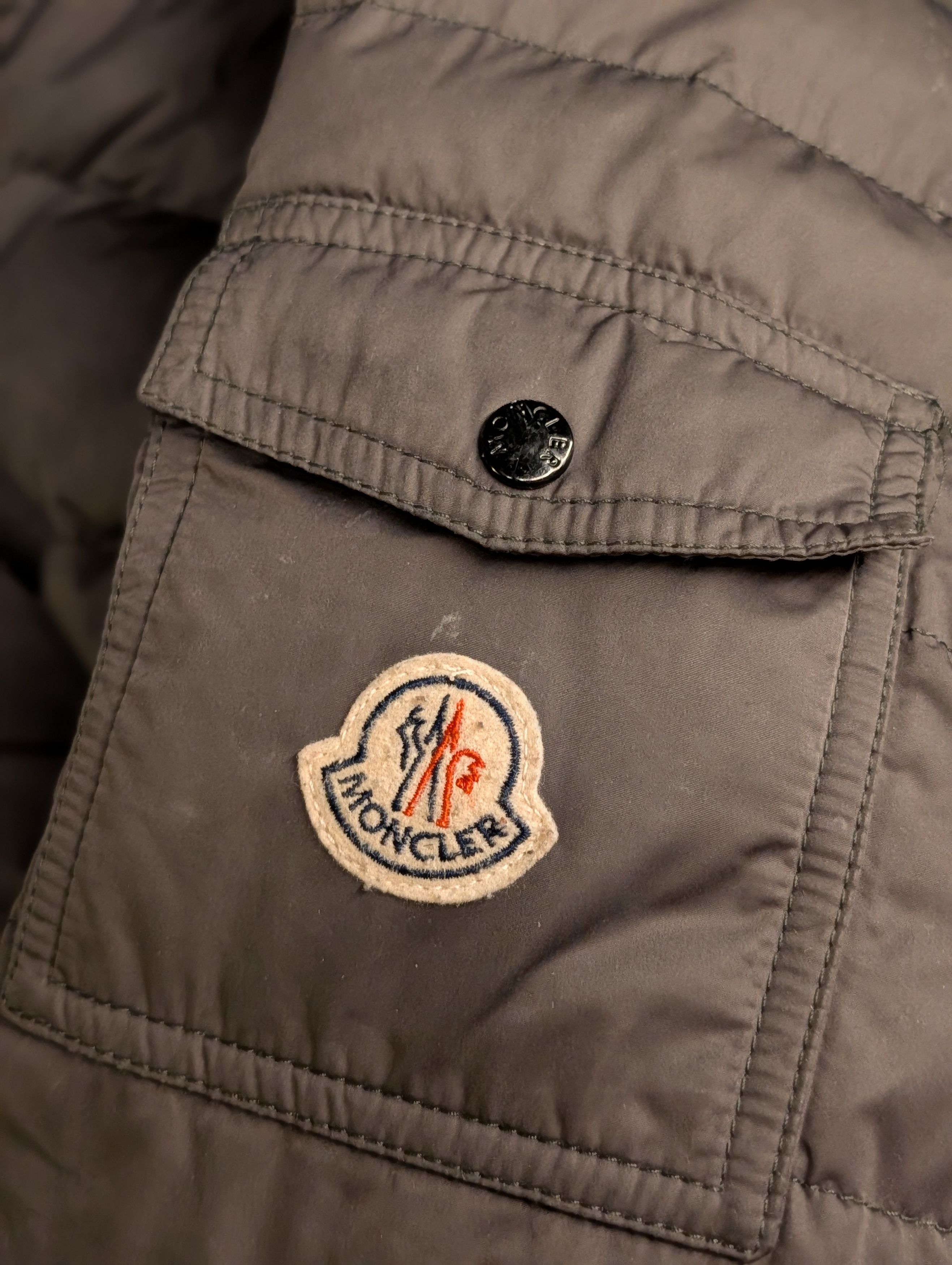 Moncler Moncler Badymat Giubbotto Down Puffer Jacket Size 4 Grey Size L / US 10 / IT 46 - 15 Thumbnail