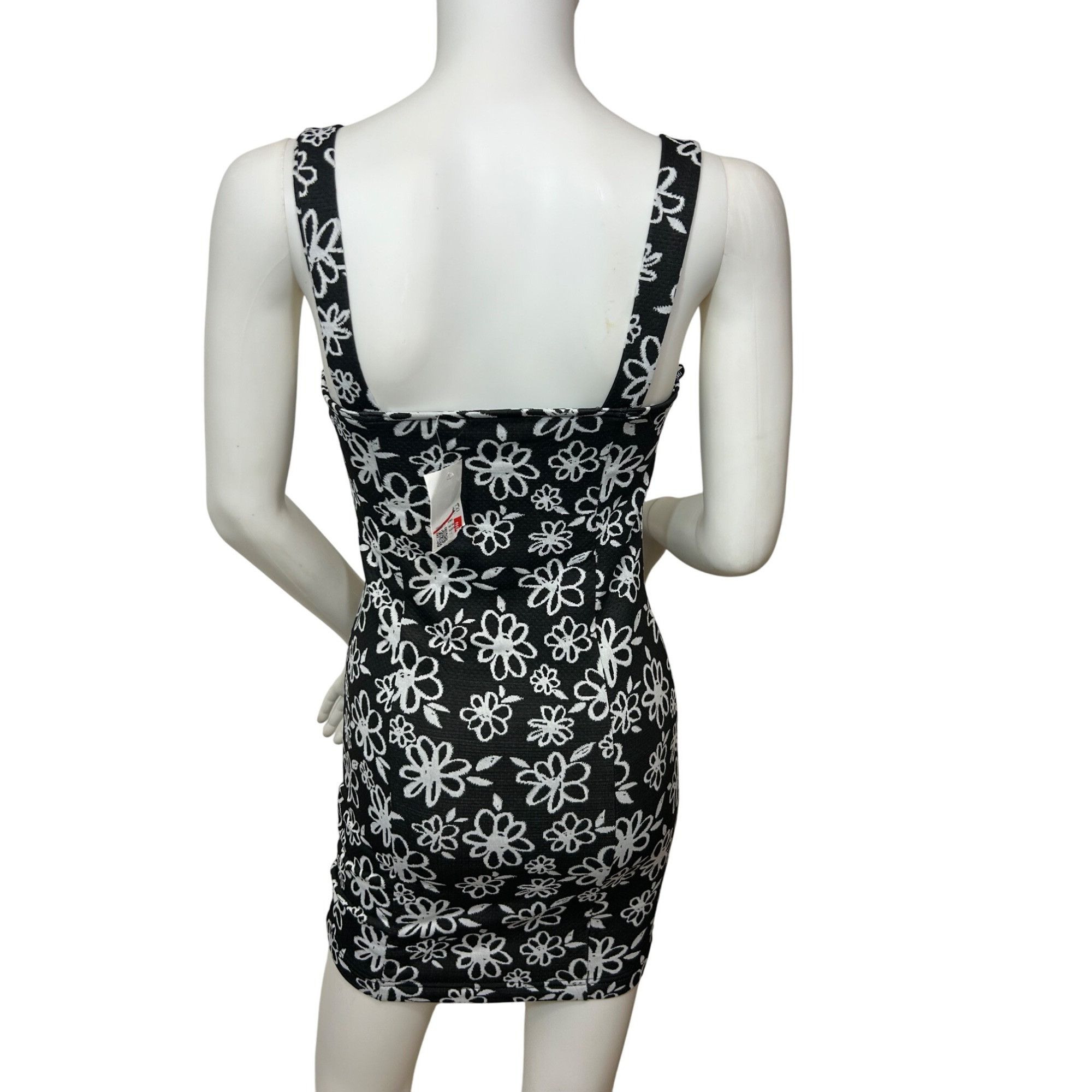 Forever 21 Forever 21 Mini Dress S Sleeveless Black White Floral Fitted Size S / US 4 / IT 40 - 3 Thumbnail