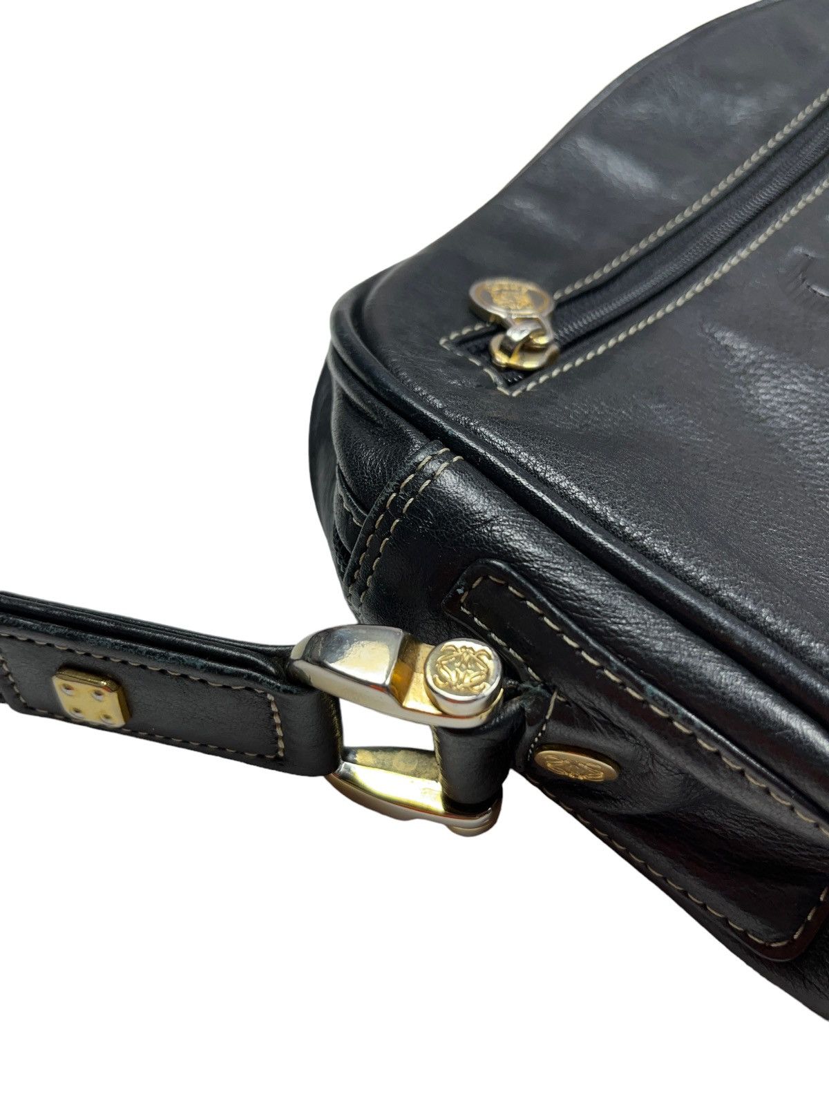 Loewe Vintage Loewe Anagram Leather Crossbody Bag Size ONE SIZE - 13 Thumbnail