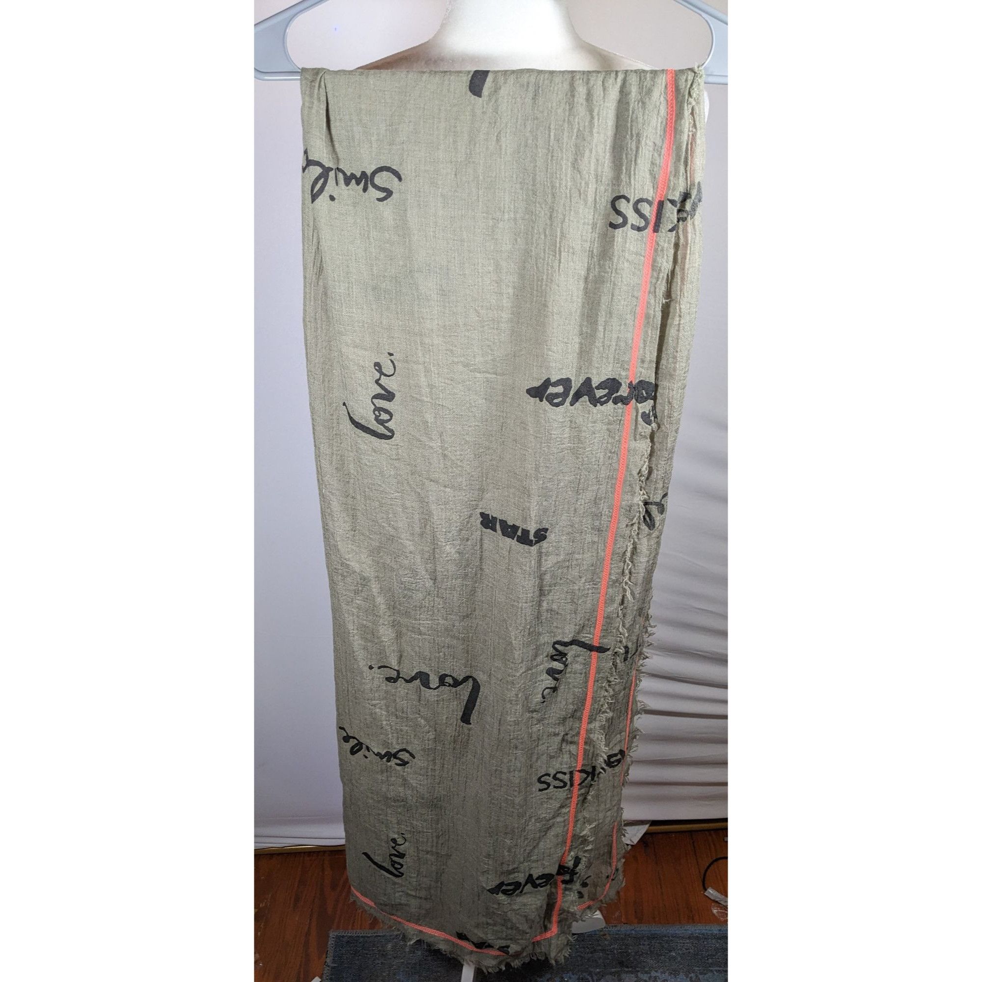 Other Codello Grey Love Print Scarf With Pink Contrast Stitching Size ONE SIZE - 9 Thumbnail