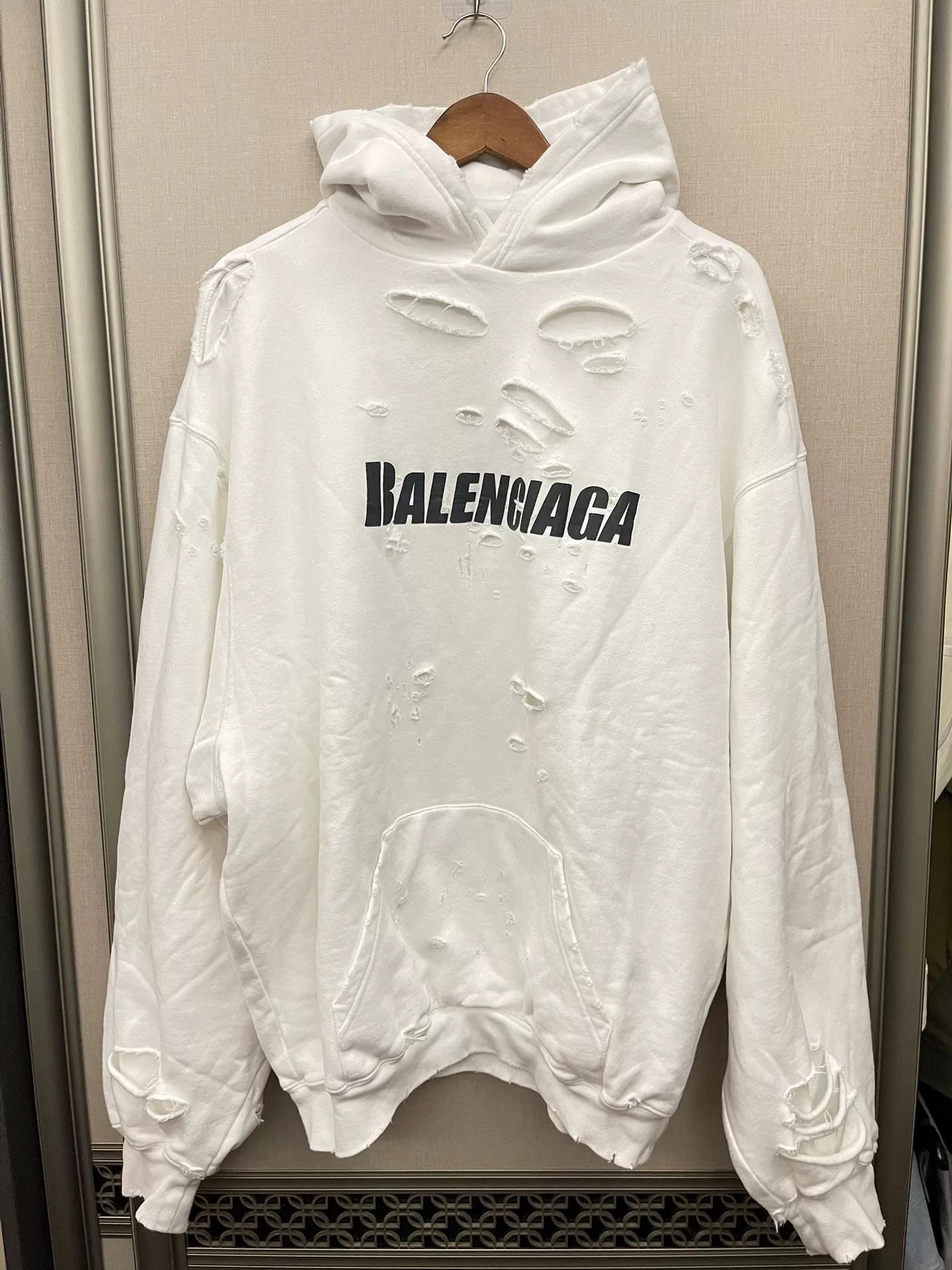Balenciaga balenciaga destroyed white hoodie with logo Size US XS / EU 42 / 0 - 1 Thumbnail