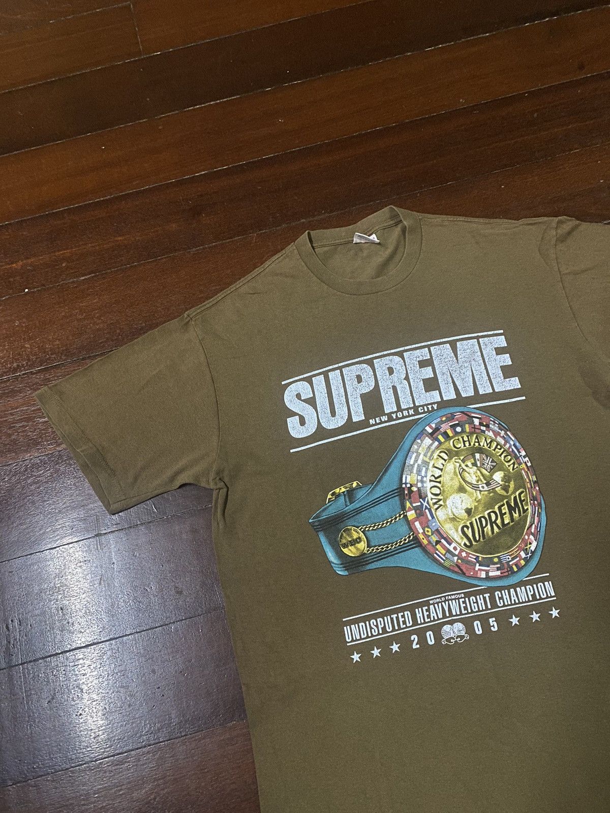 Supreme OG vtg Y2K Supreme Undisputed Heavyweight Champion 2005 Tee Size US L / EU 52-54 / 3 - 5 Thumbnail